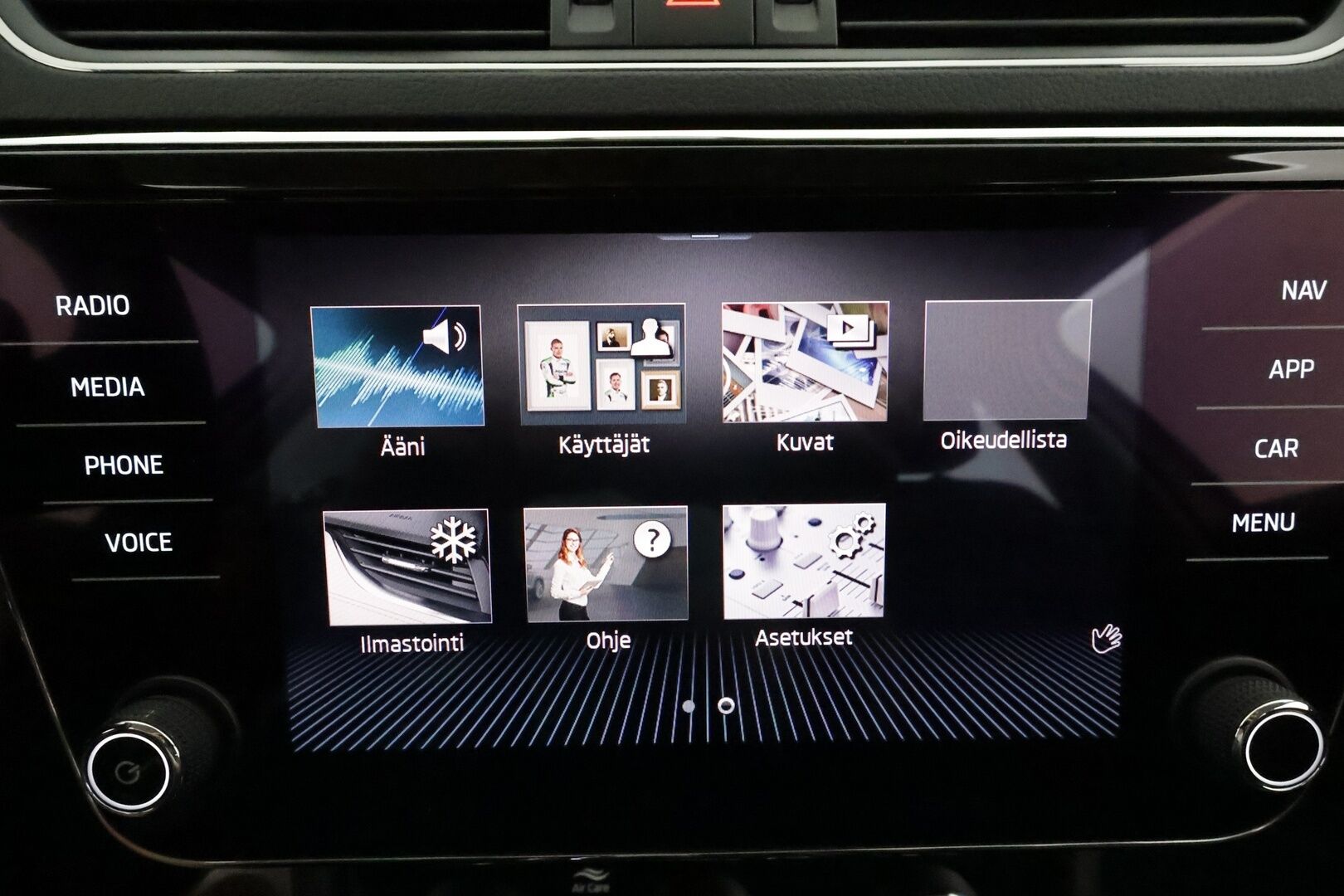 Skoda Superb 2020 Combi 1,4 TSI PHEV L&K iV DSG **Adapt.Vakkari / Matrix-LED / Canton / Ilmastoidut Muistipenkit / Webasto / Koukku** - Akku kuntotarkastettu / 2x Latauskaapelit / Kahdet Renkaat / Merkkihuollettu!