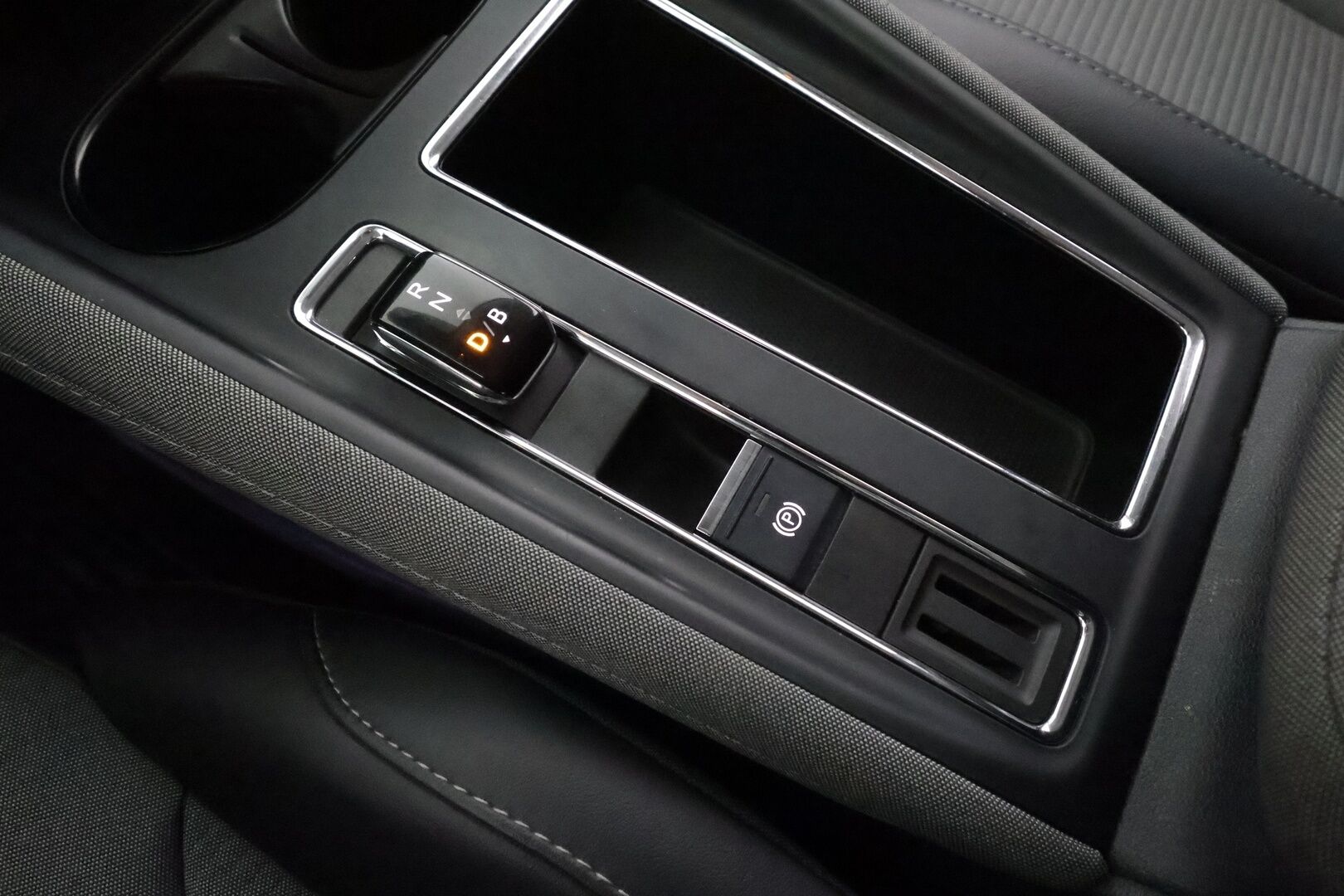 Skoda Enyaq 2023 60 iV * ACC / LED / Koukku / ILP / P.Kamera / Navi / Apple&Android / Keyless * - 1-om Suomi-auto / Kahdet renkaat aluvanteilla / Merkkihuollot