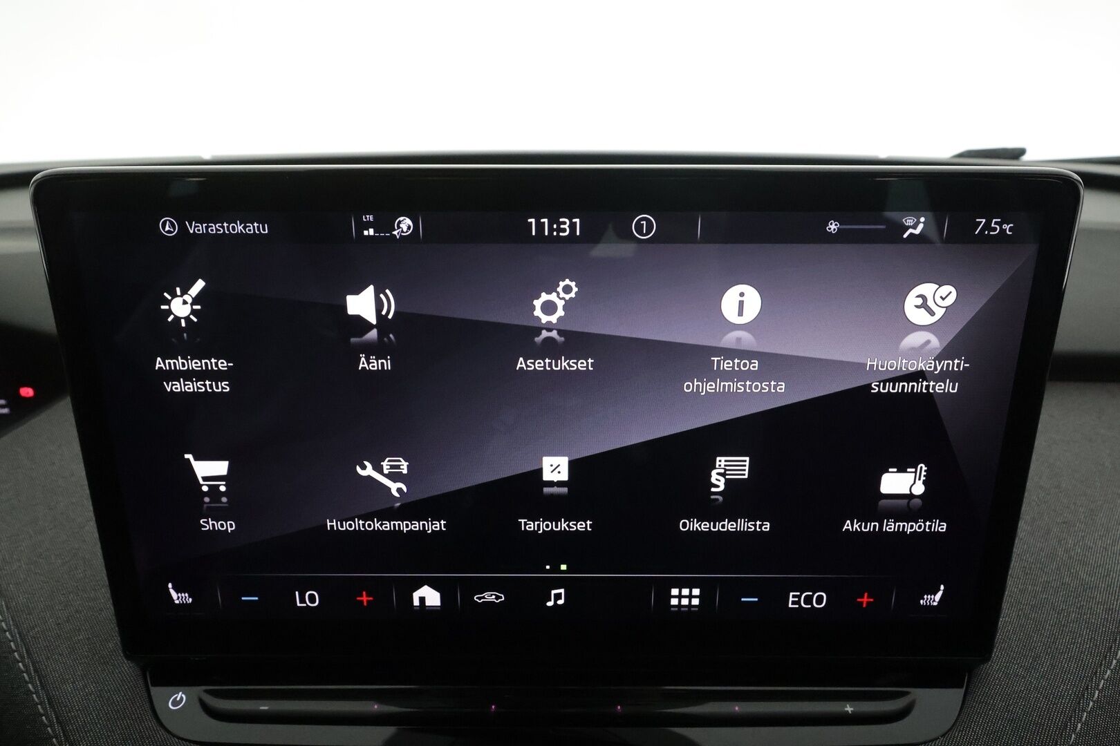 Skoda Enyaq 2023 60 iV * ACC / LED / Koukku / ILP / P.Kamera / Navi / Apple&Android / Keyless * - 1-om Suomi-auto / Kahdet renkaat aluvanteilla / Merkkihuollot