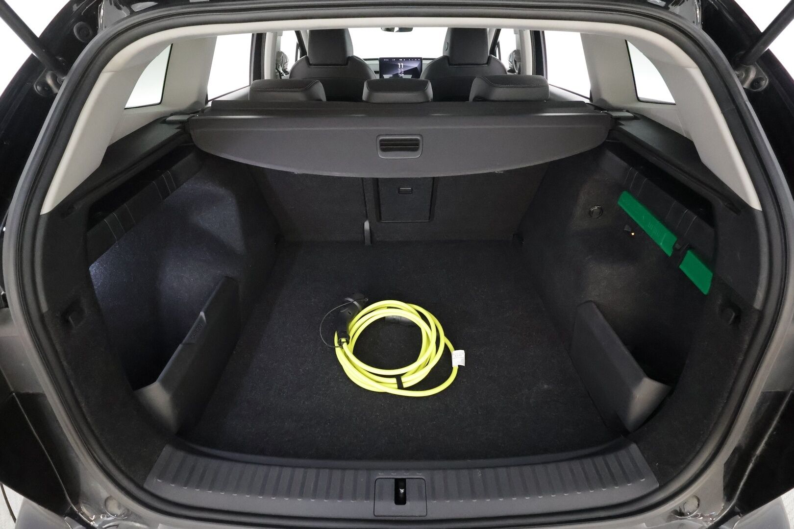 Skoda Enyaq 2023 60 iV * ACC / LED / Koukku / ILP / P.Kamera / Navi / Apple&Android / Keyless * - 1-om Suomi-auto / Kahdet renkaat aluvanteilla / Merkkihuollot - HULLUT AVAJAISHULINAT KORKOTARJOUS 3,29 %