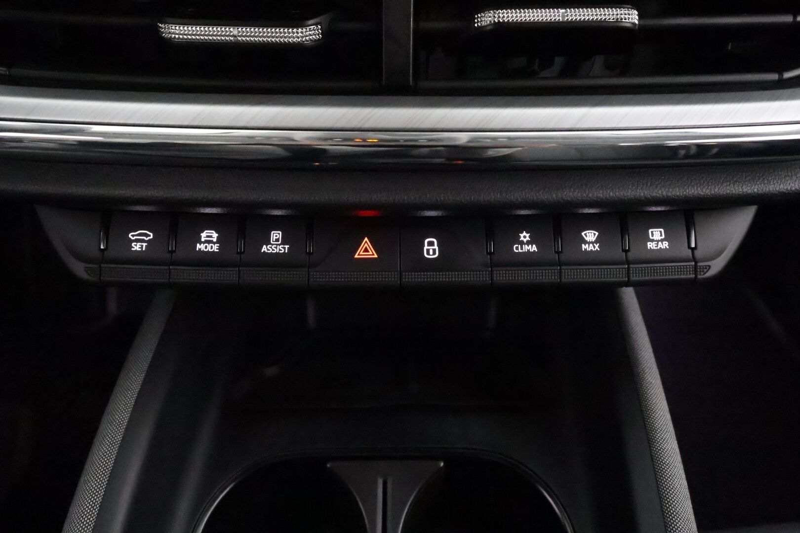 Skoda Enyaq 2023 60 iV * ACC / LED / Koukku / ILP / P.Kamera / Navi / Apple&Android / Keyless * - 1-om Suomi-auto / Kahdet renkaat aluvanteilla / Merkkihuollot - HULLUT AVAJAISHULINAT KORKOTARJOUS 3,29 %