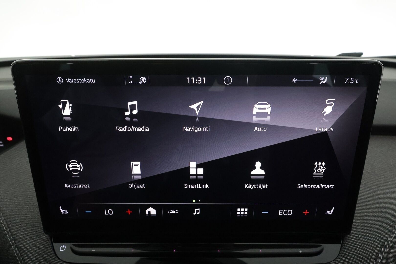 Skoda Enyaq 2023 60 iV * ACC / LED / Koukku / ILP / P.Kamera / Navi / Apple&Android / Keyless * - 1-om Suomi-auto / Kahdet renkaat aluvanteilla / Merkkihuollot - HULLUT AVAJAISHULINAT KORKOTARJOUS 3,29 %