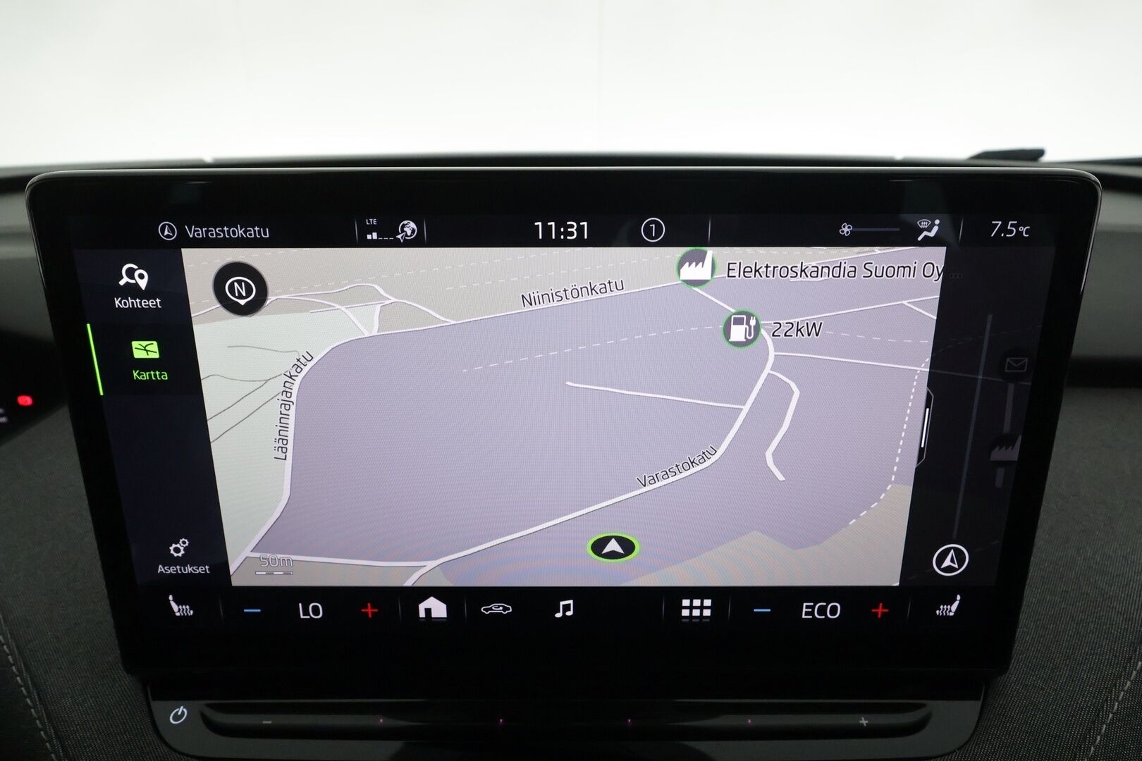 Skoda Enyaq 2023 60 iV * ACC / LED / Koukku / ILP / P.Kamera / Navi / Apple&Android / Keyless * - 1-om Suomi-auto / Kahdet renkaat aluvanteilla / Merkkihuollot - HULLUT AVAJAISHULINAT KORKOTARJOUS 3,29 %