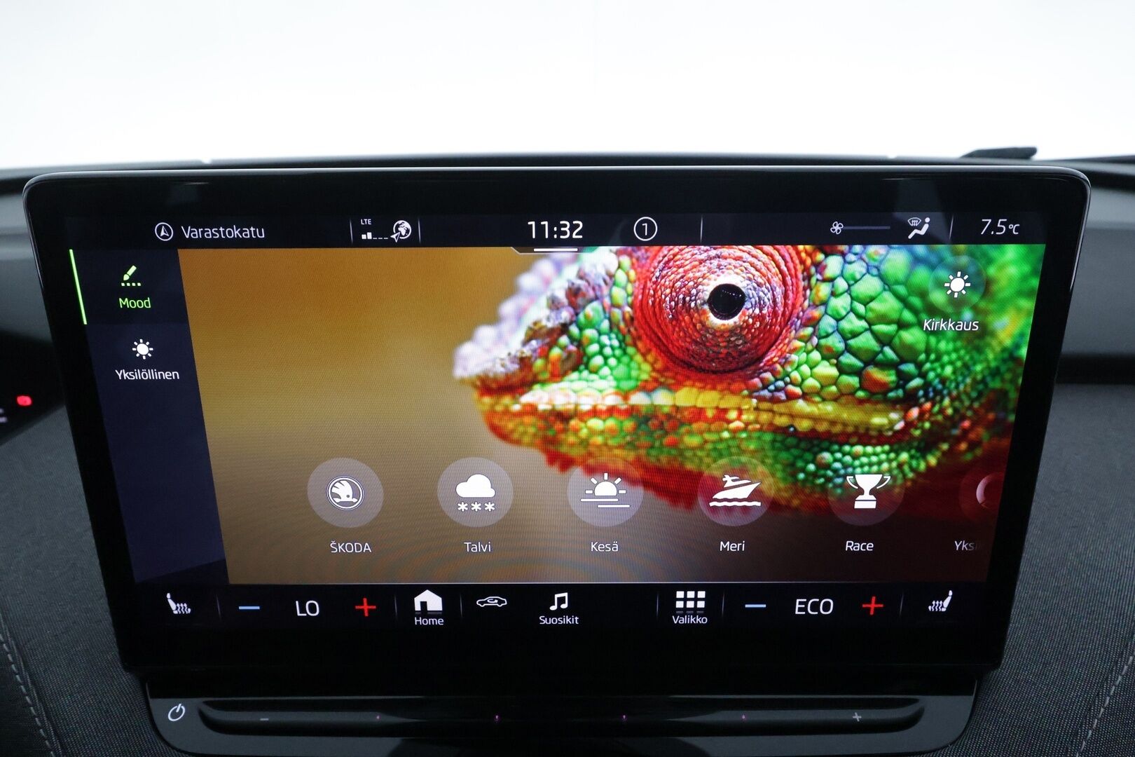 Skoda Enyaq 2023 60 iV * ACC / LED / Koukku / ILP / P.Kamera / Navi / Apple&Android / Keyless * - 1-om Suomi-auto / Kahdet renkaat aluvanteilla / Merkkihuollot - HULLUT AVAJAISHULINAT KORKOTARJOUS 3,29 %