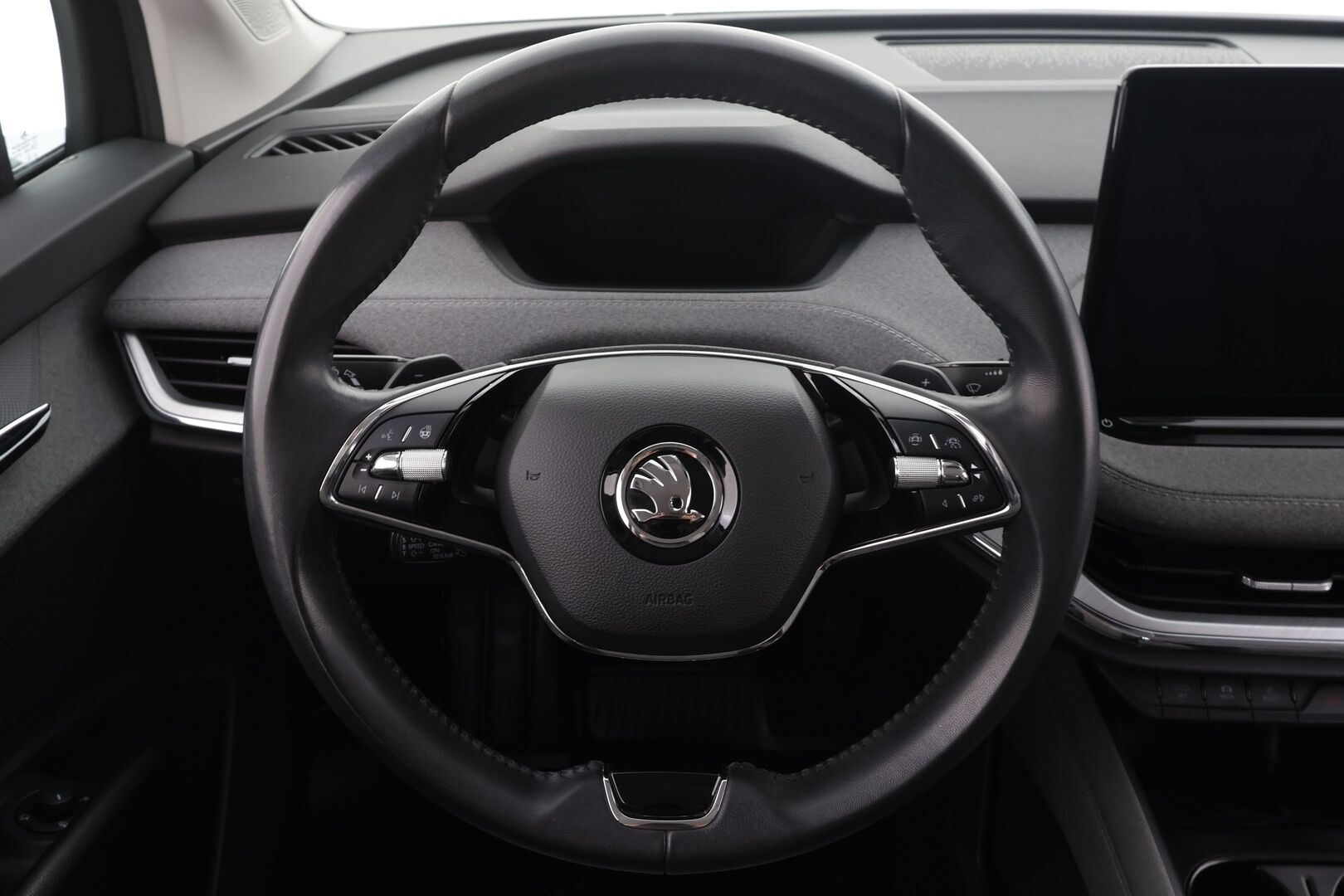 Skoda Enyaq 2023 60 iV * ACC / LED / Koukku / ILP / P.Kamera / Navi / Apple&Android / Keyless * - 1-om Suomi-auto / Kahdet renkaat aluvanteilla / Merkkihuollot