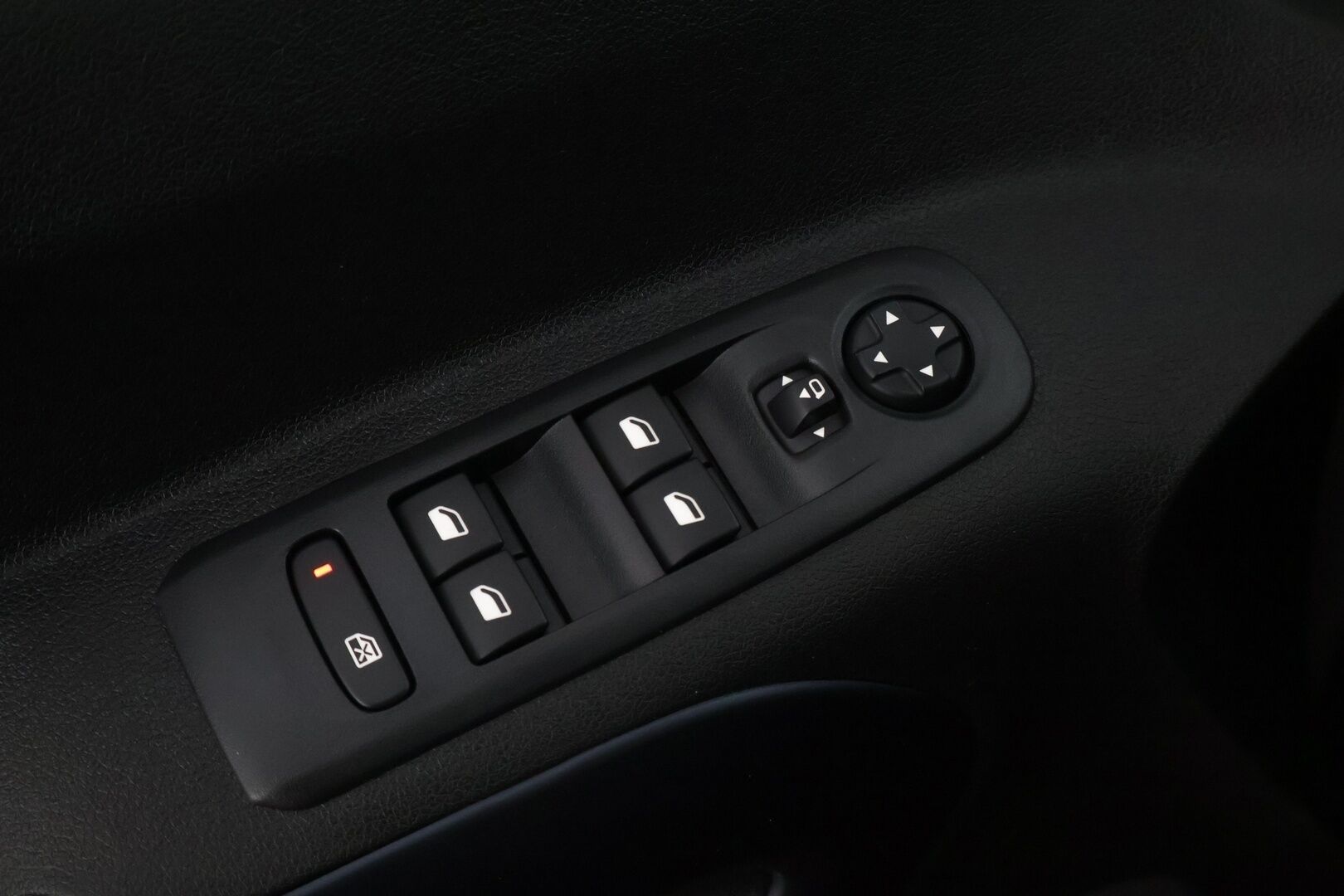 Peugeot e-Rifter 2023 Allure 50 kWh 136 Automaatti L2 * Digimittaristo / Peruutuskamera / Vakkari / Apple Carplay / Android Auto * - 3,99 % KORKOTARJOUS TÄHÄN AUTOON - 31.5. ASTI! - *1 om. Suomi-Auto / 7-paikkainen *