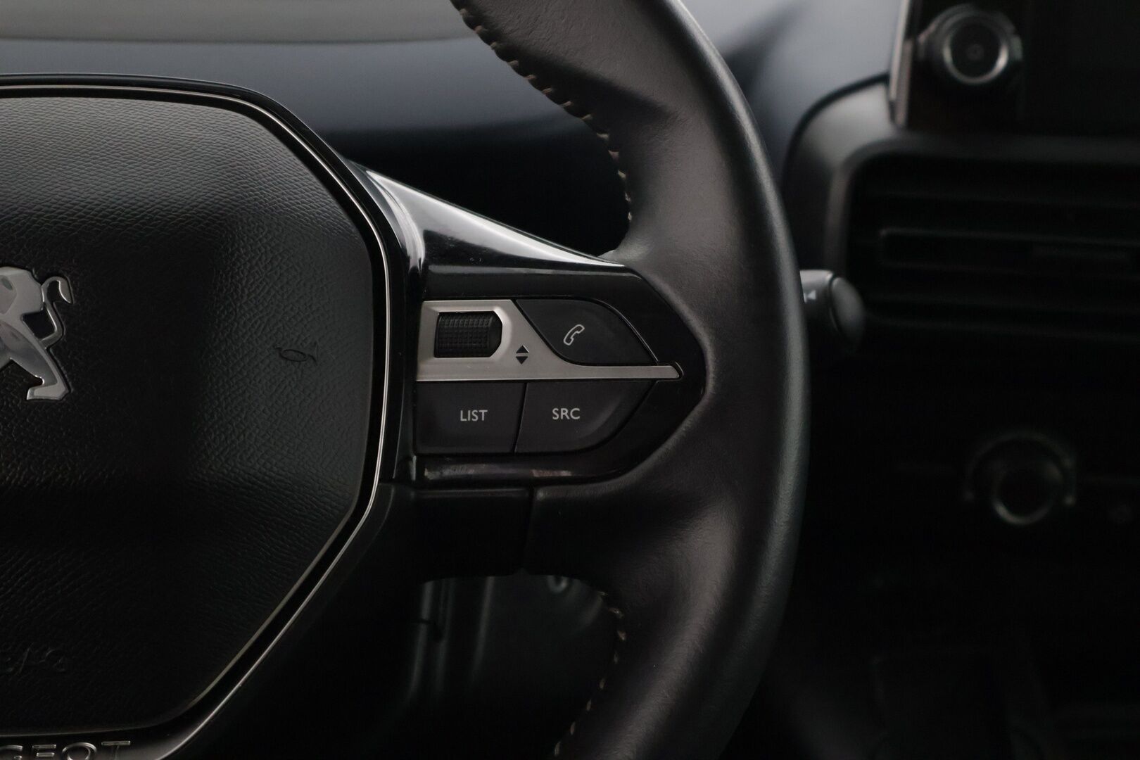 Peugeot e-Rifter 2023 Allure 50 kWh 136 Automaatti L2 * Digimittaristo / Peruutuskamera / Vakkari / Apple Carplay / Android Auto * - 3,99 % KORKOTARJOUS TÄHÄN AUTOON - 31.5. ASTI! - *1 om. Suomi-Auto / 7-paikkainen *
