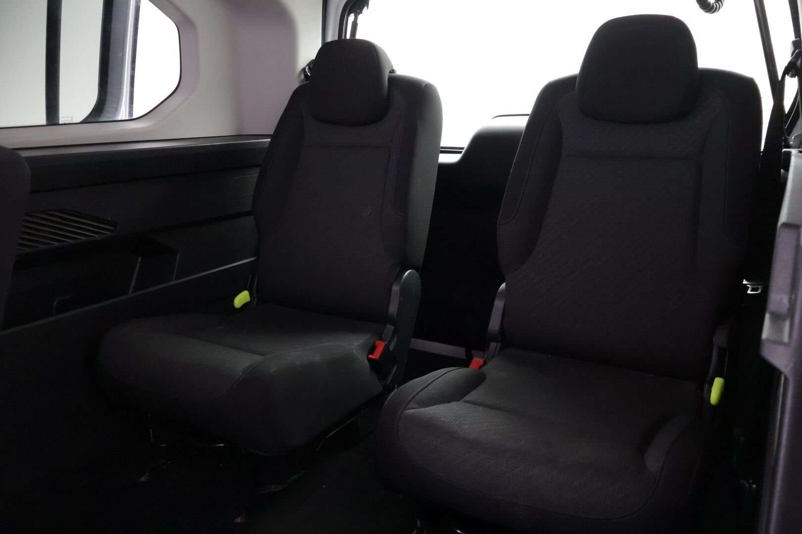 Peugeot e-Rifter 2023 Allure 50 kWh 136 Automaatti L2 * Digimittaristo / Peruutuskamera / Vakkari / Apple Carplay / Android Auto * - 3,99 % KORKOTARJOUS TÄHÄN AUTOON - 31.5. ASTI! - *1 om. Suomi-Auto / 7-paikkainen *