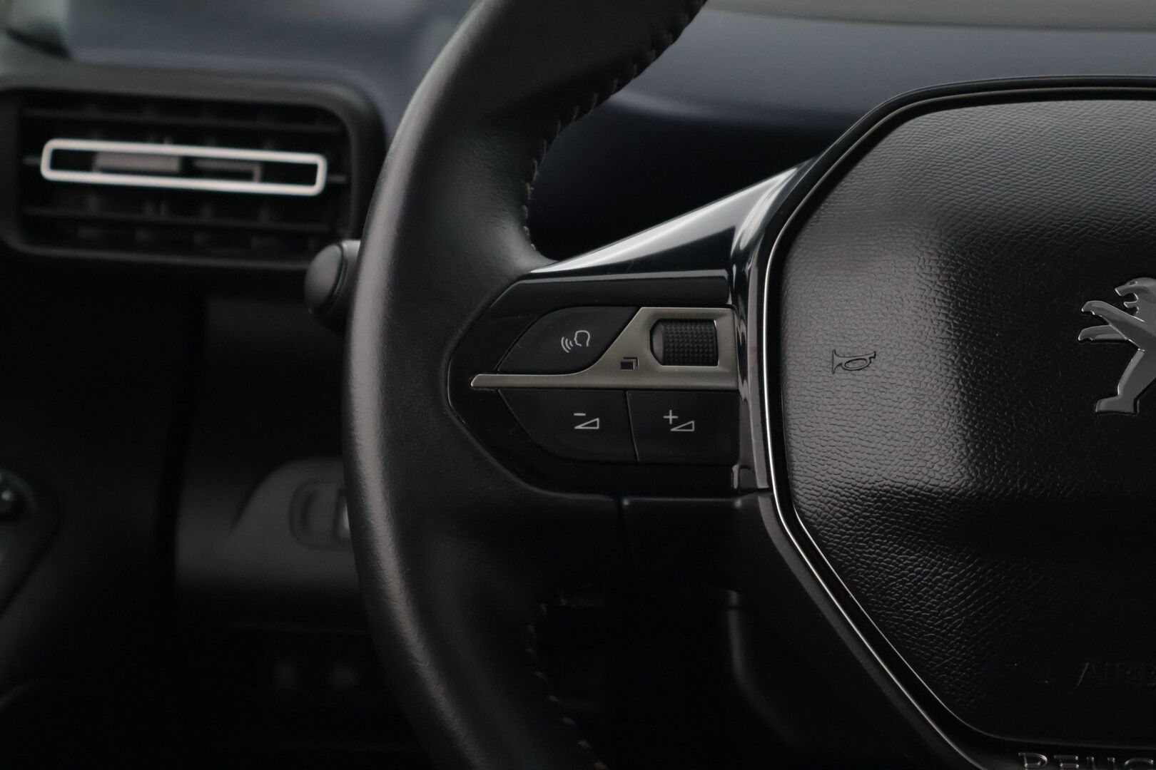 Peugeot e-Rifter 2023 Allure 50 kWh 136 Automaatti L2 * Digimittaristo / Peruutuskamera / Vakkari / Apple Carplay / Android Auto * - 3,99 % KORKOTARJOUS TÄHÄN AUTOON - 31.5. ASTI! - *1 om. Suomi-Auto / 7-paikkainen *