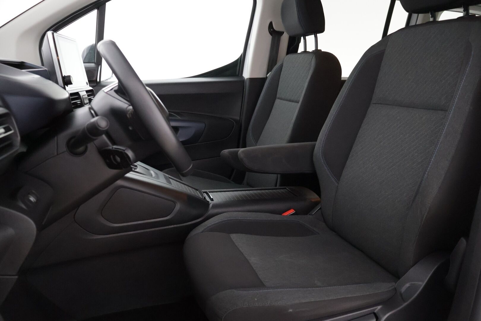 Peugeot e-Rifter 2023 Allure 50 kWh 136 Automaatti L2 * Digimittaristo / Peruutuskamera / Vakkari / Apple Carplay / Android Auto * - 3,99 % KORKOTARJOUS TÄHÄN AUTOON - 31.5. ASTI! - *1 om. Suomi-Auto / 7-paikkainen *