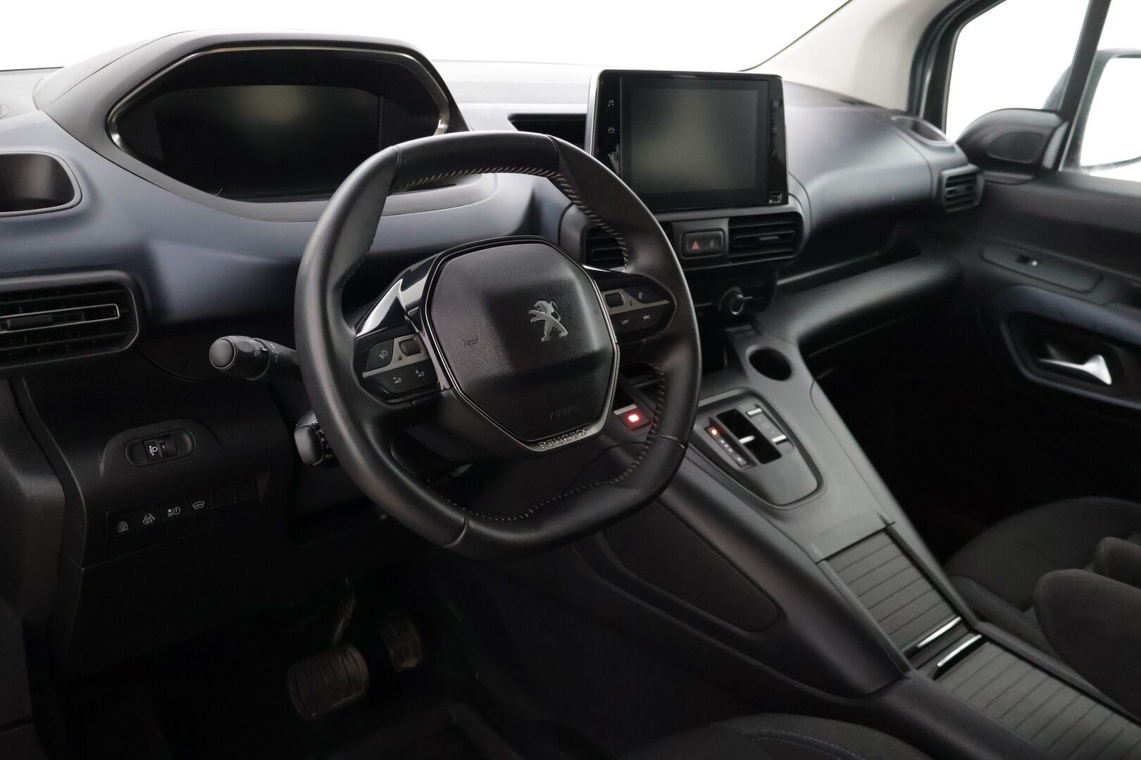 Peugeot e-Rifter 2023 Allure 50 kWh 136 Automaatti L2 * Digimittaristo / Peruutuskamera / Vakkari / Apple Carplay / Android Auto * - 3,99 % KORKOTARJOUS TÄHÄN AUTOON - 31.5. ASTI! - *1 om. Suomi-Auto / 7-paikkainen *