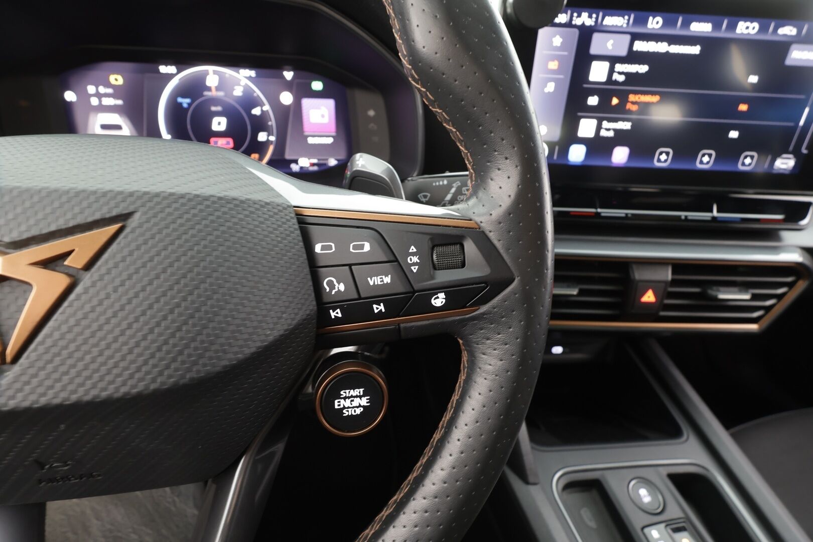 Cupra Leon Sportstourer 2021 1,4 PHEV 180 kW e-HYBRID DSG - | ACC | Koukku | LED | P.Kamera | Digimittaristo | Keyless | Apple&Android | Kahdet Renkaat |