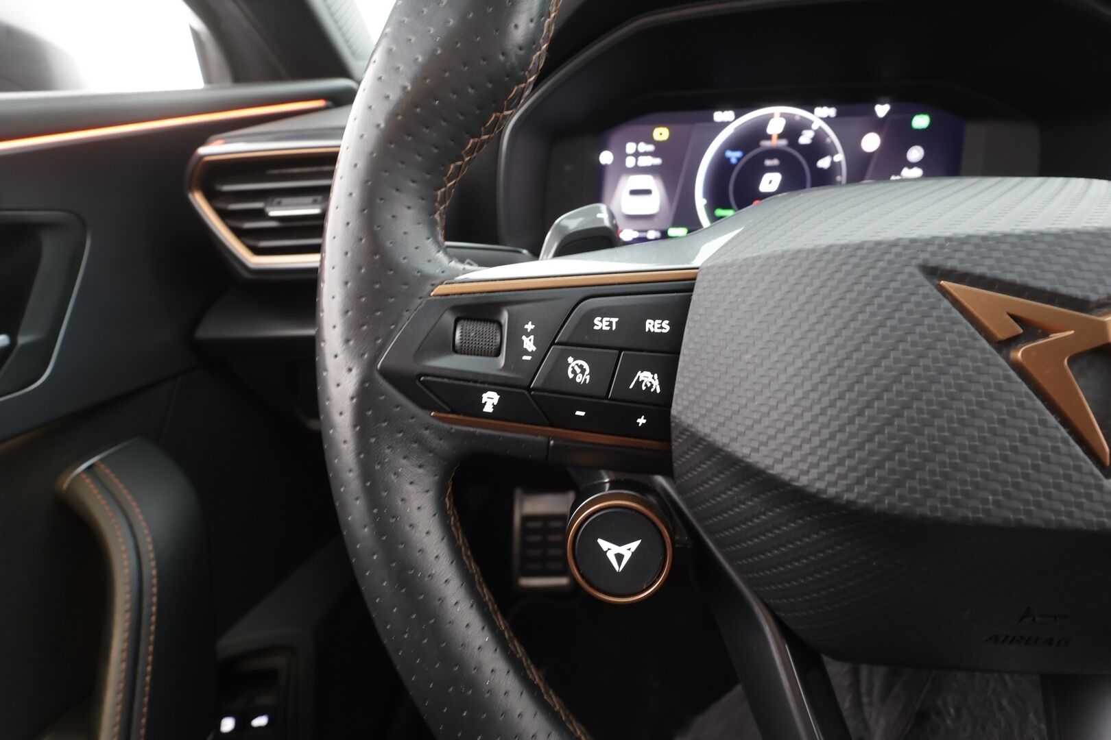 Cupra Leon Sportstourer 2021 1,4 PHEV 180 kW e-HYBRID DSG - | ACC | Koukku | LED | P.Kamera | Digimittaristo | Keyless | Apple&Android | Kahdet Renkaat |