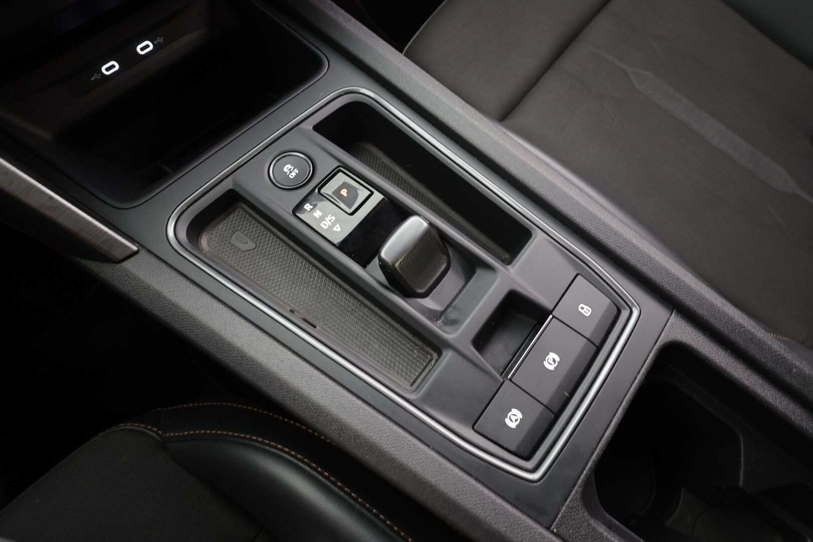 Cupra Leon Sportstourer 2021 1,4 PHEV 180 kW e-HYBRID DSG - | ACC | Koukku | LED | P.Kamera | Digimittaristo | Keyless | Apple&Android | Kahdet Renkaat |