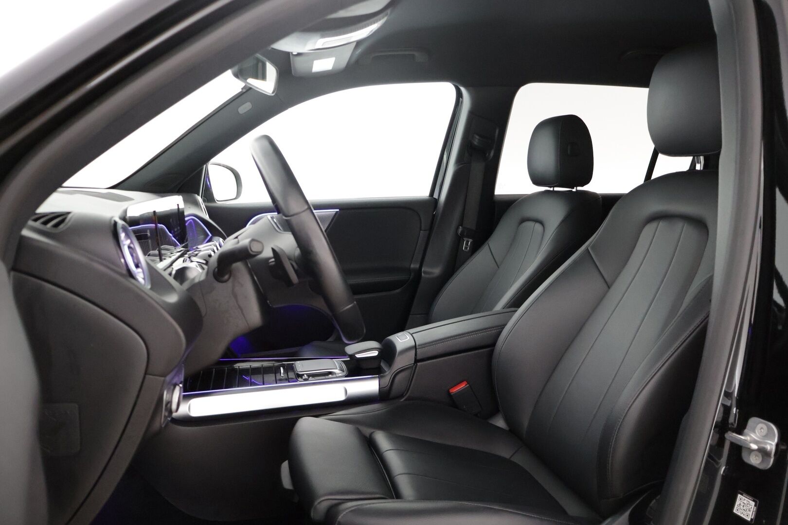 Mercedes-Benz EQB 2023 250 Business - 3,99 % KORKOTARJOUS TÄHÄN AUTOON - ** Nahkasisusta / Night Package / Kamera / Sähkökontti / LED / 2x renkaat&vanteet **