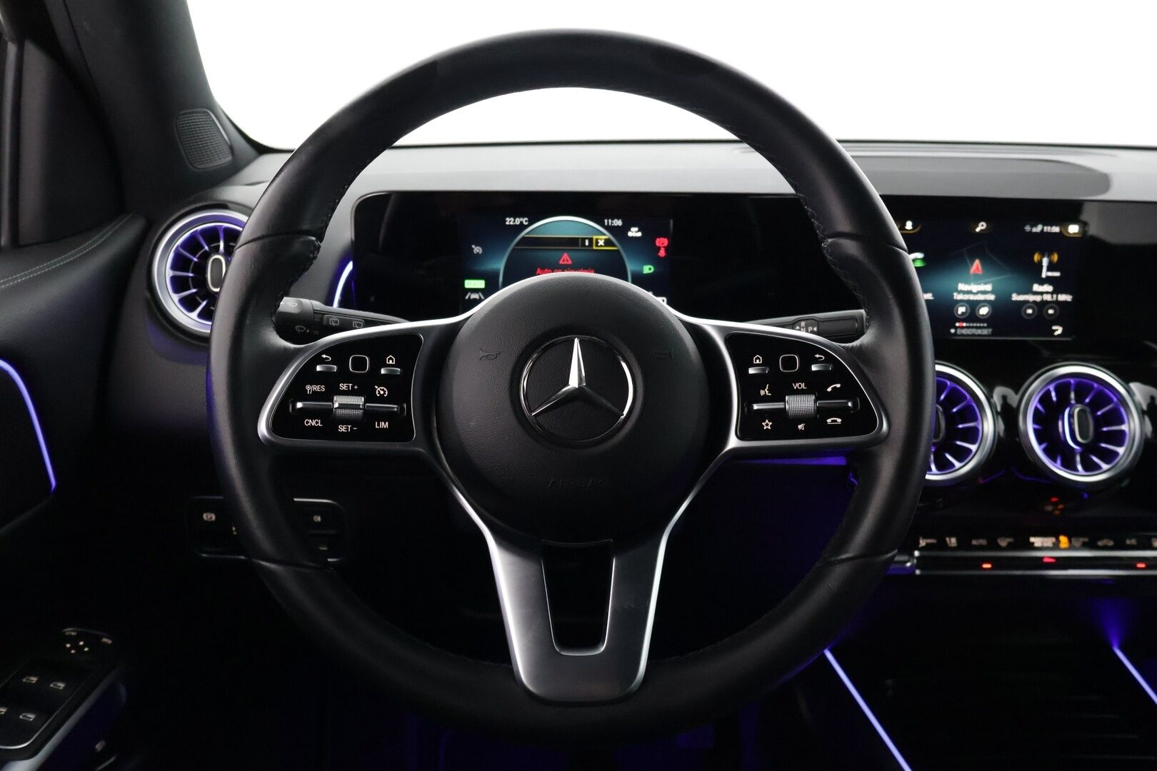 Mercedes-Benz EQB 2023 250 Business - 3,99 % KORKOTARJOUS TÄHÄN AUTOON - ** Nahkasisusta / Night Package / Kamera / Sähkökontti / LED / 2x renkaat&vanteet **