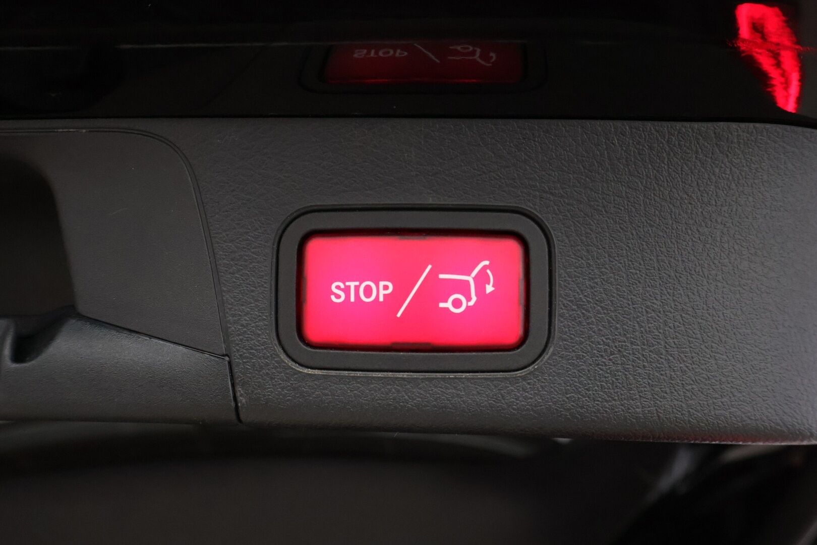 Mercedes-Benz EQB 2023 250 Business - 3,99 % KORKOTARJOUS TÄHÄN AUTOON - ** Nahkasisusta / Night Package / Kamera / Sähkökontti / LED / 2x renkaat&vanteet **