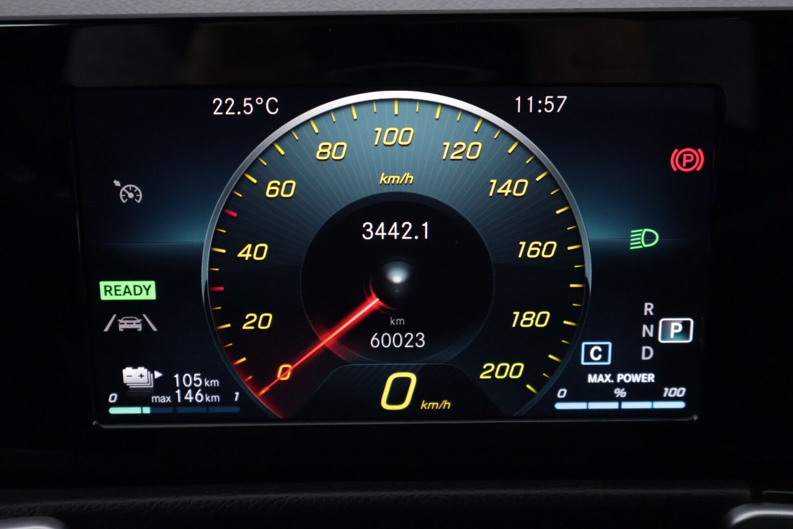 Mercedes-Benz EQB 2023 250 Business - 3,99 % KORKOTARJOUS TÄHÄN AUTOON - ** Nahkasisusta / Night Package / Kamera / Sähkökontti / LED / 2x renkaat&vanteet **