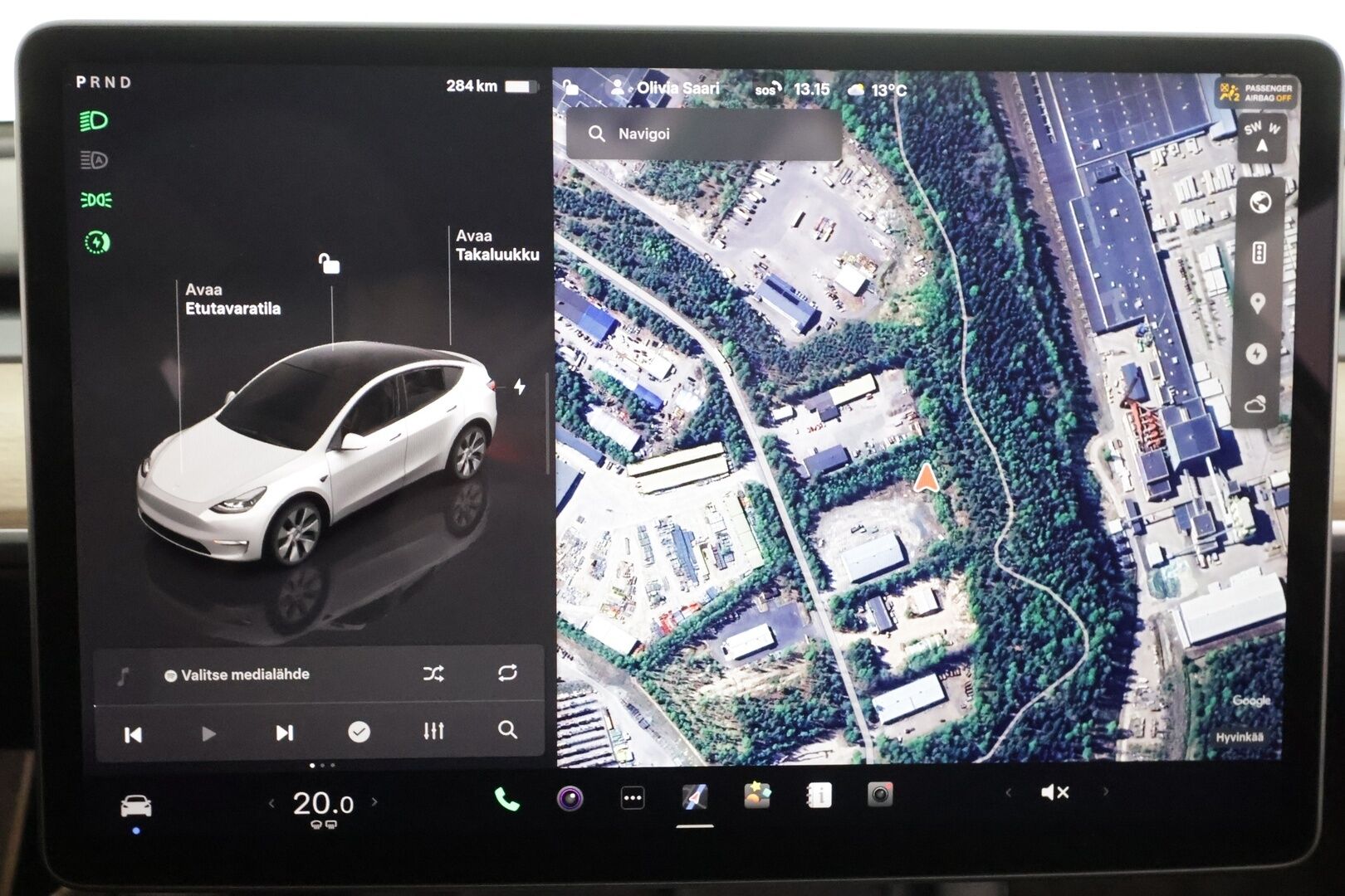 Tesla Model Y 2023 RWD * Koukku / ILP / ACC / Lasikatto / Premium Audio / P.Kamera / Matrix-LED / Muistipenkki / Kaistavahti * - 2x Latauskaapelit / Suomi-auto 