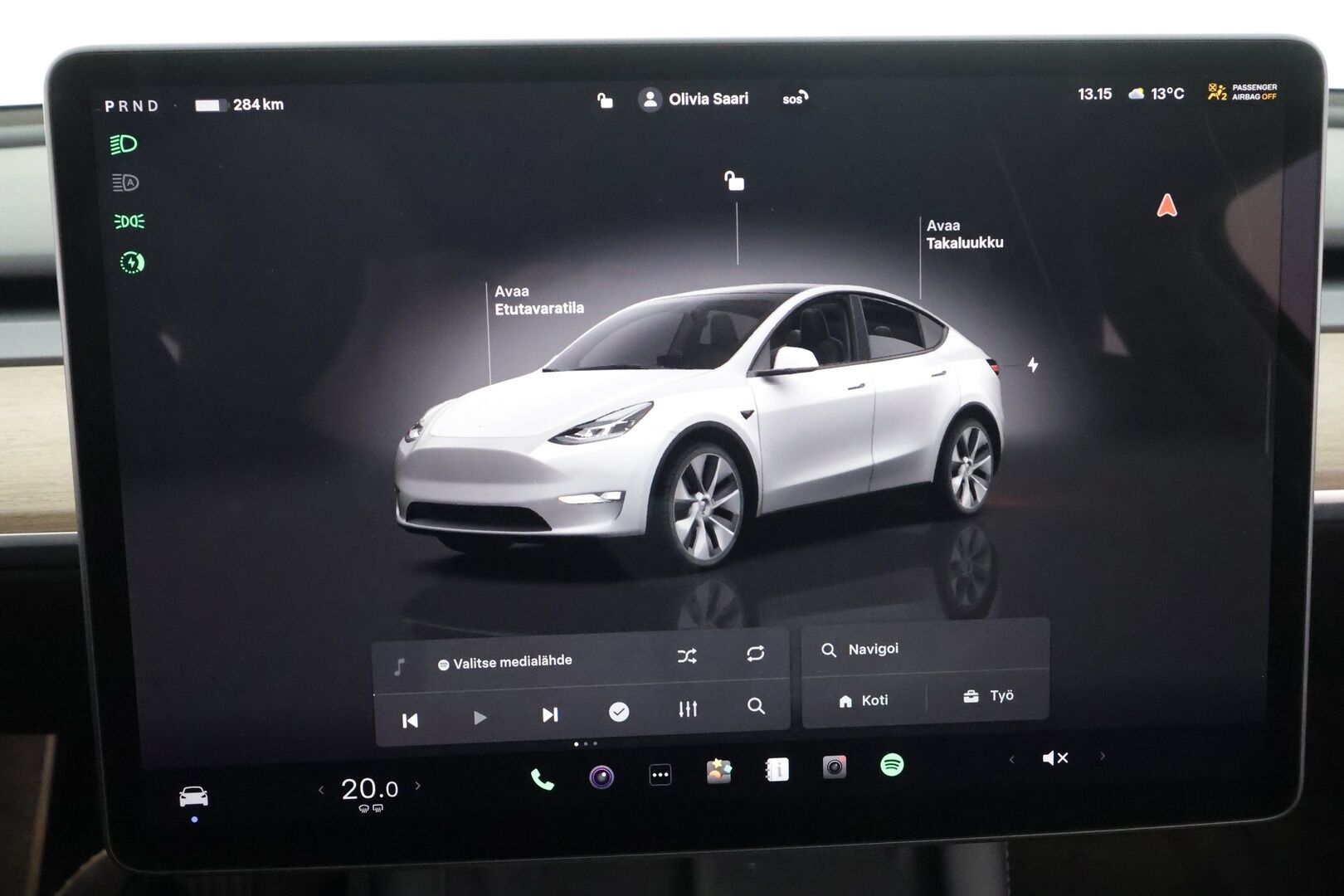 Tesla Model Y 2023 RWD * Koukku / ILP / ACC / Lasikatto / Premium Audio / P.Kamera / Matrix-LED / Muistipenkki / Kaistavahti * - 2x Latauskaapelit / Suomi-auto 