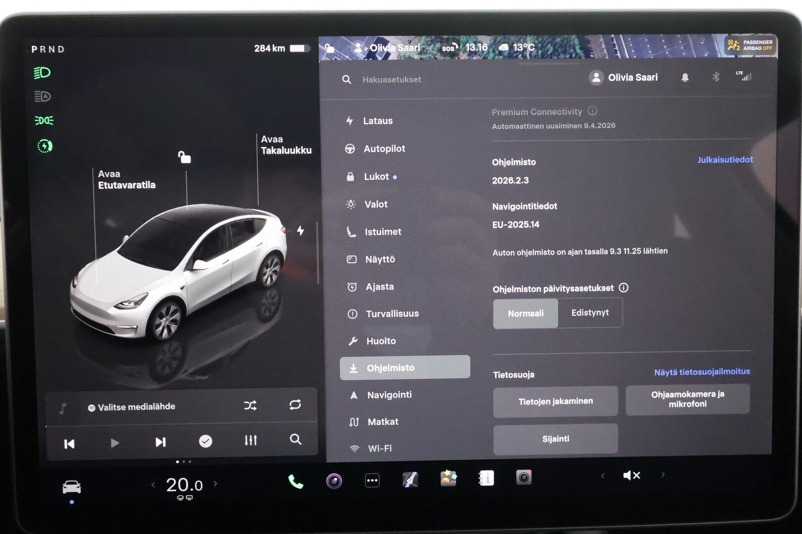 Tesla Model Y 2023 RWD * Koukku / ILP / ACC / Lasikatto / Premium Audio / P.Kamera / Matrix-LED / Muistipenkki / Kaistavahti * - 2x Latauskaapelit / Suomi-auto 