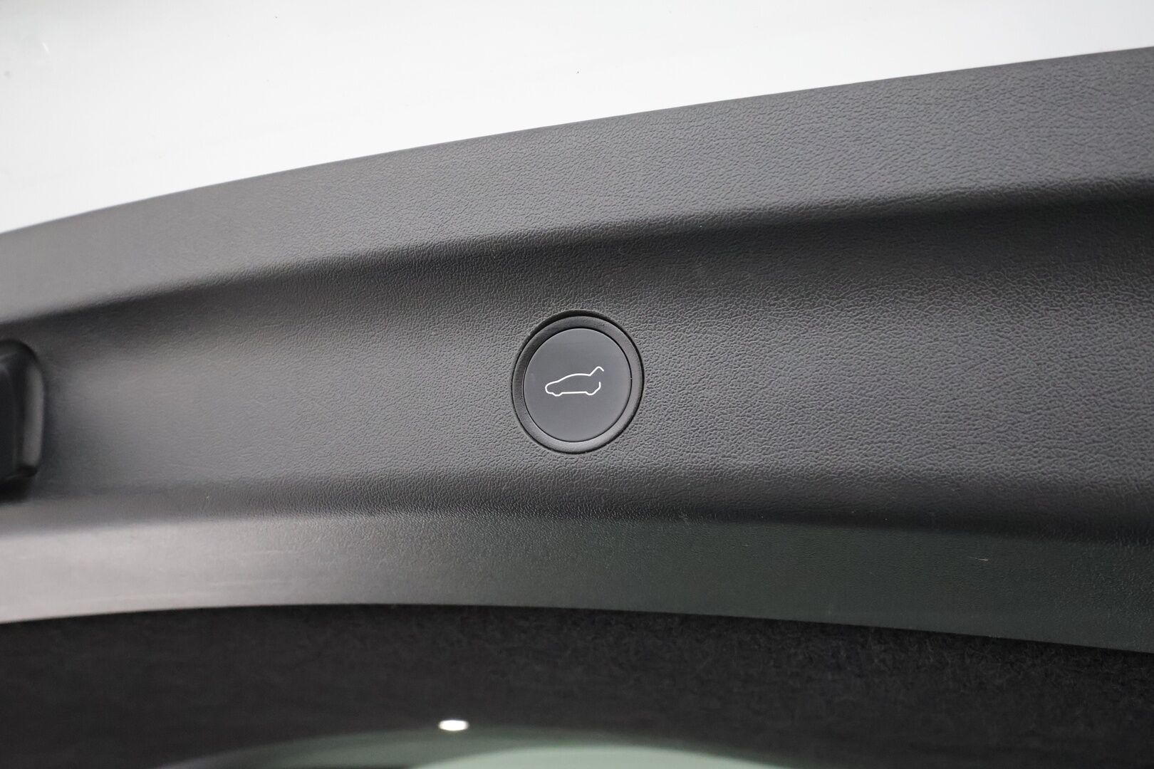 Tesla Model Y 2023 RWD * Koukku / ILP / ACC / Lasikatto / Premium Audio / P.Kamera / Matrix-LED / Muistipenkki / Kaistavahti * - 2x Latauskaapelit / Suomi-auto 