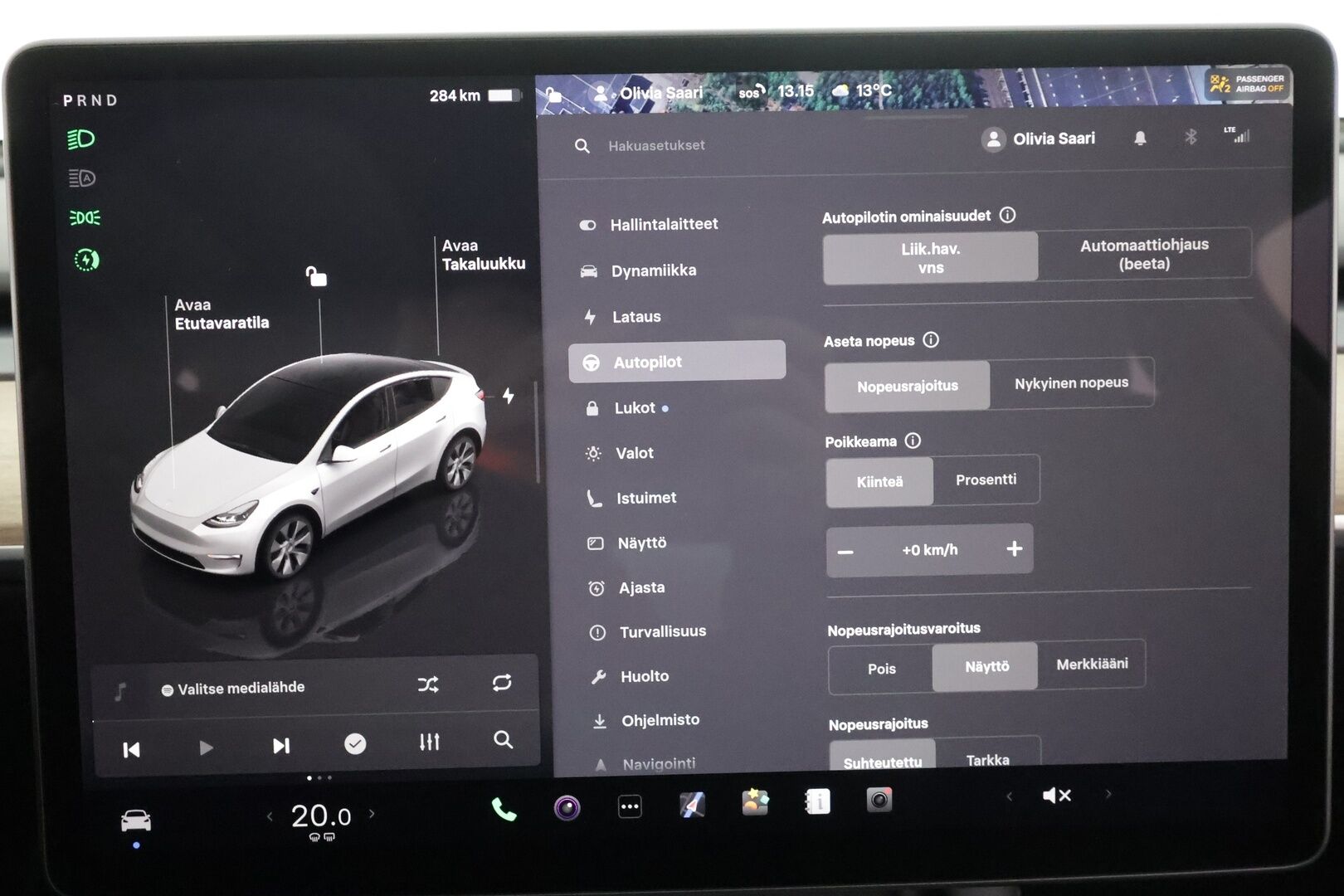Tesla Model Y 2023 RWD * Koukku / ILP / ACC / Lasikatto / Premium Audio / P.Kamera / Matrix-LED / Muistipenkki / Kaistavahti * - 2x Latauskaapelit / Suomi-auto 