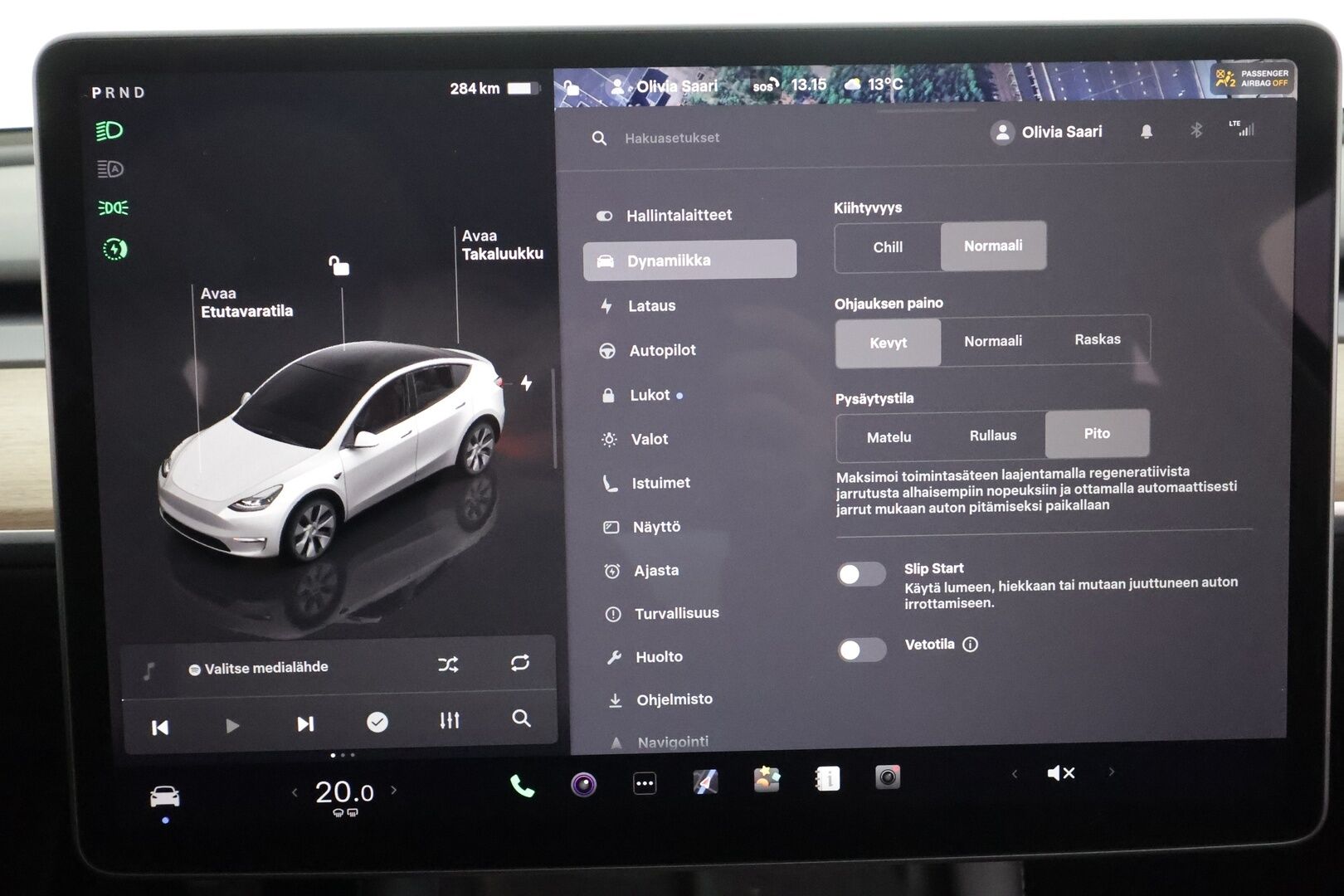 Tesla Model Y 2023 RWD * Koukku / ILP / ACC / Lasikatto / Premium Audio / P.Kamera / Matrix-LED / Muistipenkki / Kaistavahti * - 2x Latauskaapelit / Suomi-auto 