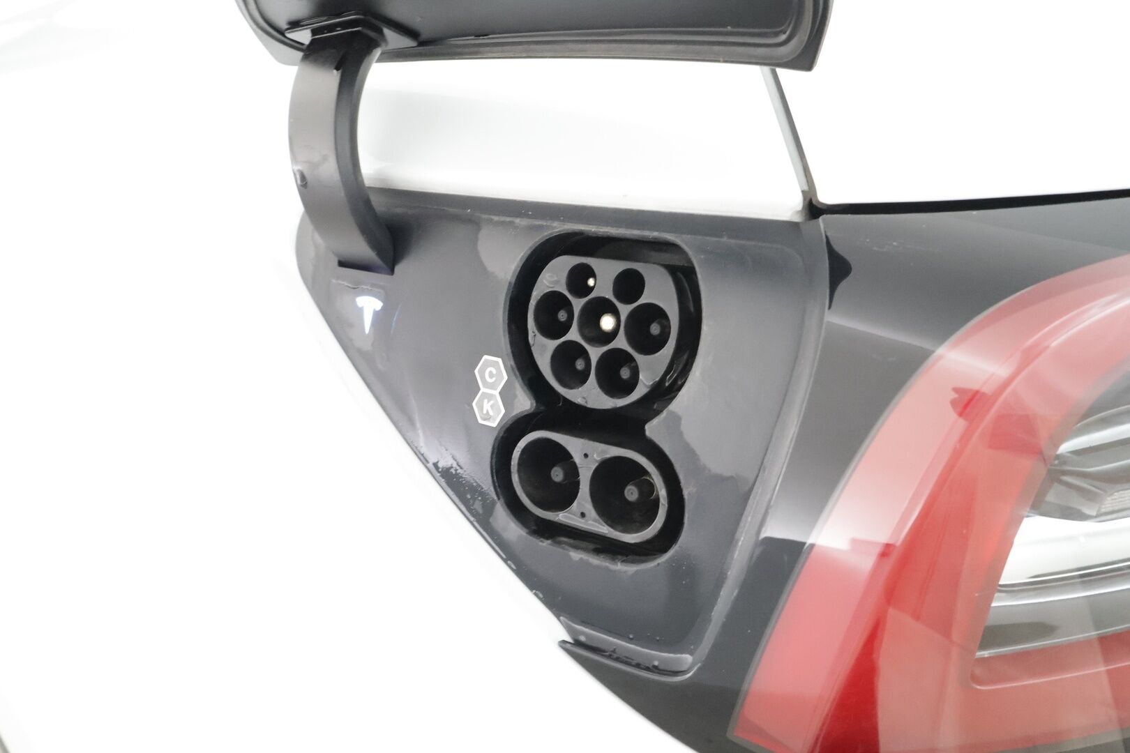 Tesla Model Y 2023 RWD * Koukku / ILP / ACC / Lasikatto / Premium Audio / P.Kamera / Matrix-LED / Muistipenkki / Kaistavahti * - 2x Latauskaapelit / Suomi-auto 