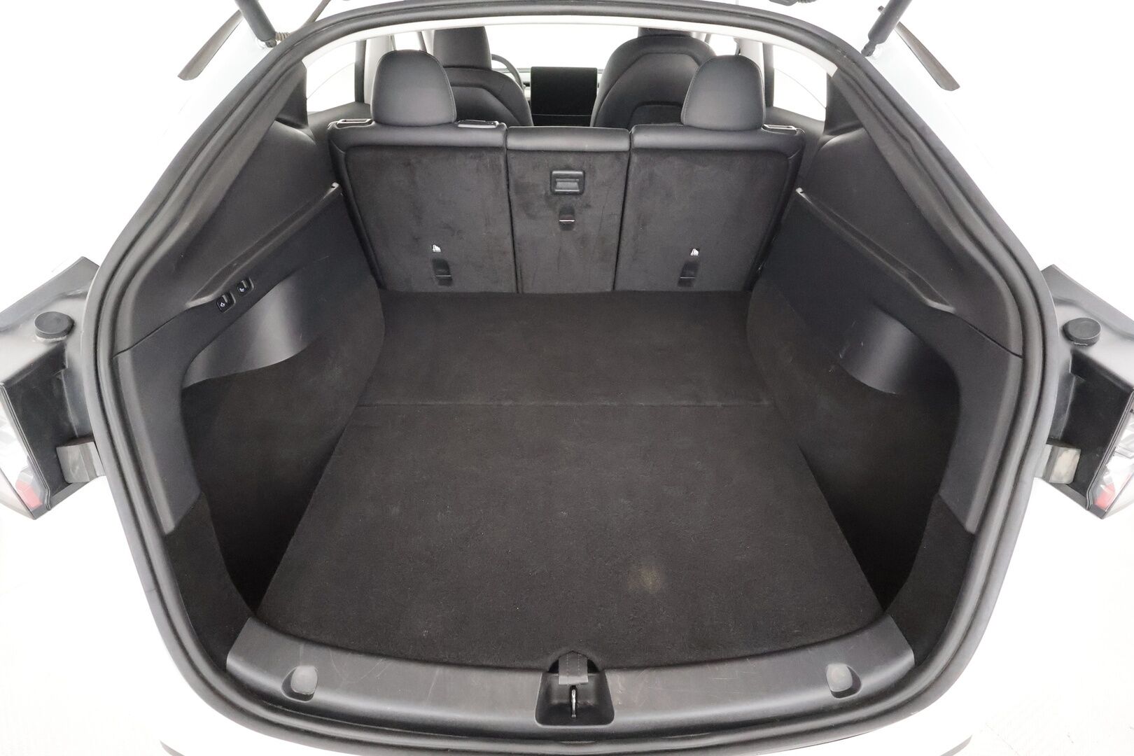 Tesla Model Y 2023 RWD * Koukku / ILP / ACC / Lasikatto / Premium Audio / P.Kamera / Matrix-LED / Muistipenkki / Kaistavahti * - 2x Latauskaapelit / Suomi-auto 