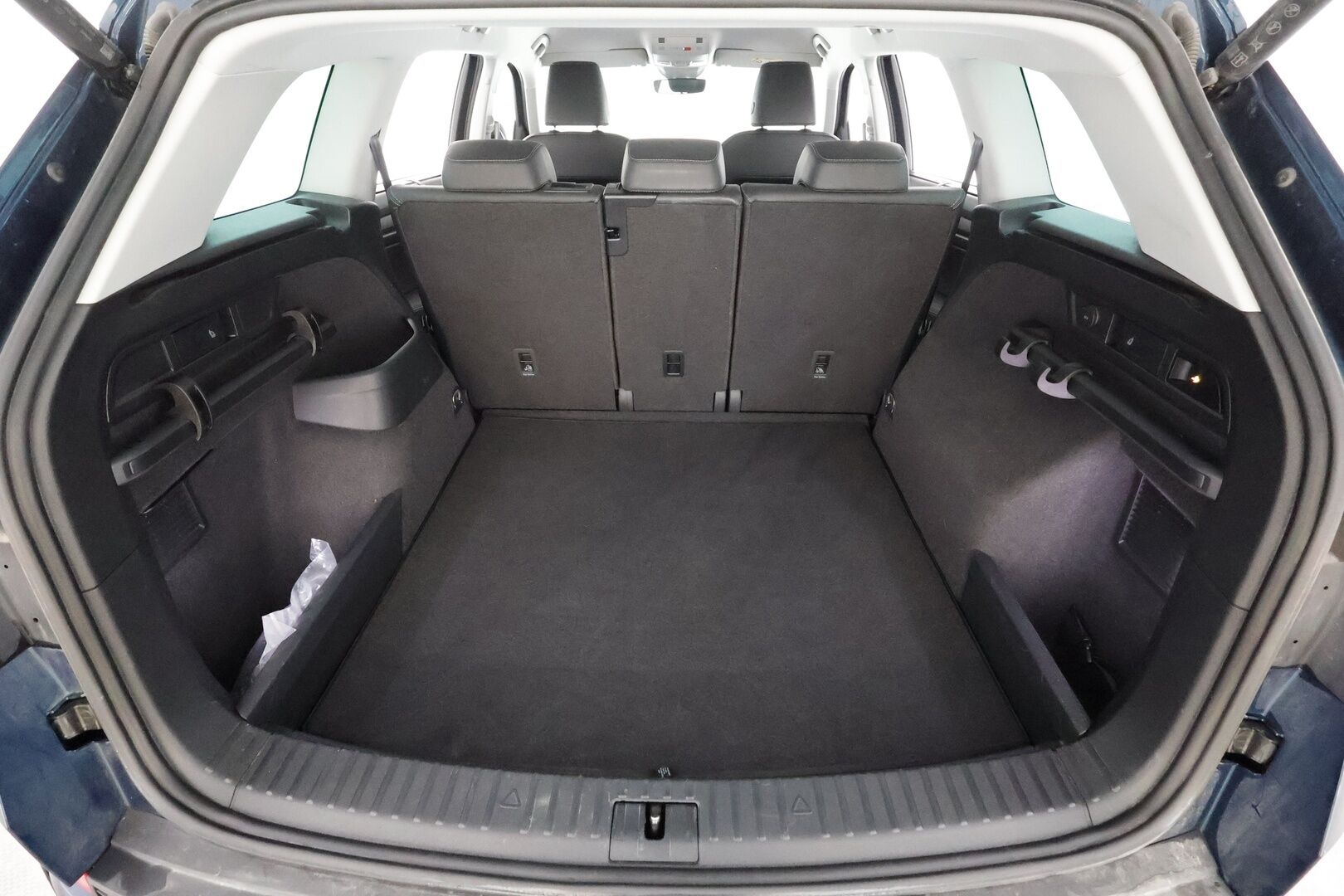 Skoda Kodiaq 2023 2.0 TDI 150 4x4 Style DSG * ACC / Webasto / Koukku / Matrix LED / 360° / Muistipenkit / Navi / Sähköluukku / Keyless * - 1.Om Suomi-auto / Kahdet renkaat aluvanteilla / Merkkihuollettu