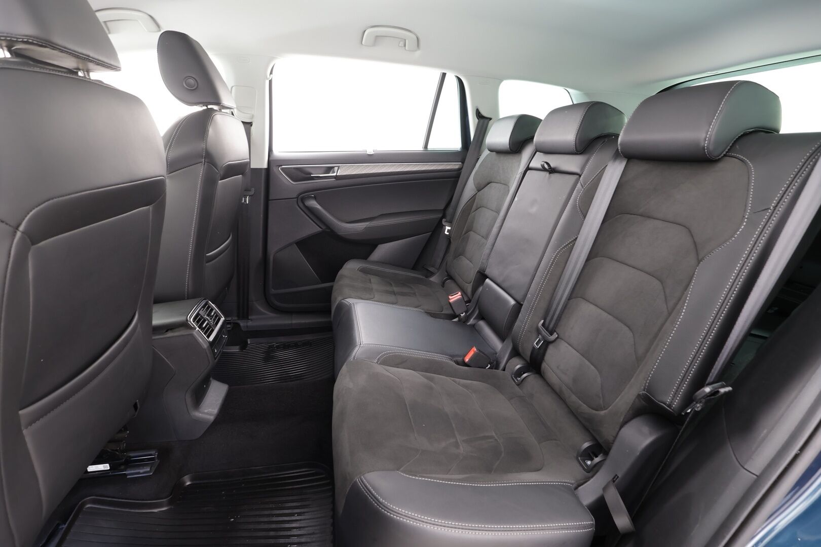 Skoda Kodiaq 2023 2.0 TDI 150 4x4 Style DSG * ACC / Webasto / Koukku / Matrix LED / 360° / Muistipenkit / Navi / Sähköluukku / Keyless * - 1.Om Suomi-auto / Kahdet renkaat aluvanteilla / Merkkihuollettu