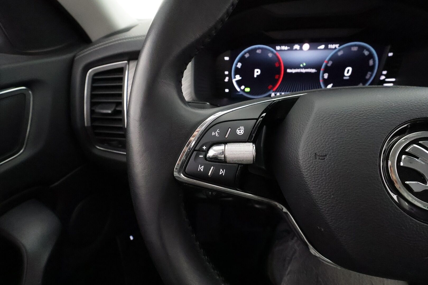 Skoda Kodiaq 2023 2.0 TDI 150 4x4 Style DSG * ACC / Webasto / Koukku / Matrix LED / 360° / Muistipenkit / Navi / Sähköluukku / Keyless * - 1.Om Suomi-auto / Kahdet renkaat aluvanteilla / Merkkihuollettu