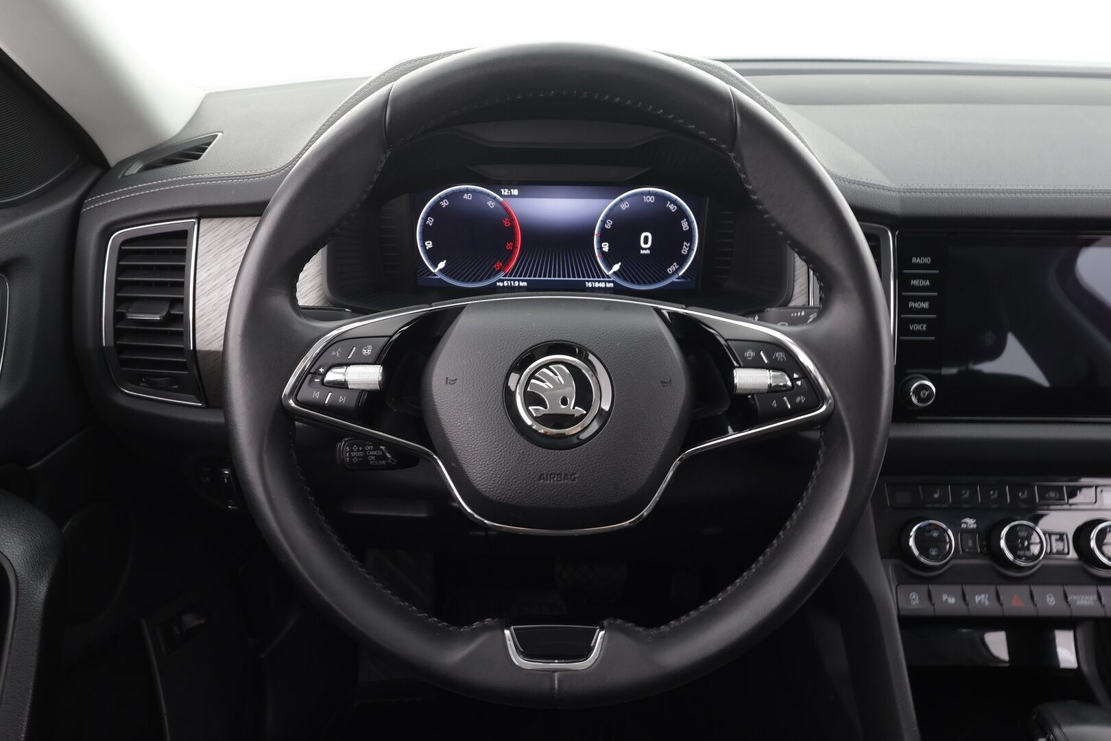 Skoda Kodiaq 2023 2.0 TDI 150 4x4 Style DSG * ACC / Webasto / Koukku / Matrix LED / 360° / Muistipenkit / Navi / Sähköluukku / Keyless * - 1.Om Suomi-auto / Kahdet renkaat aluvanteilla / Merkkihuollettu