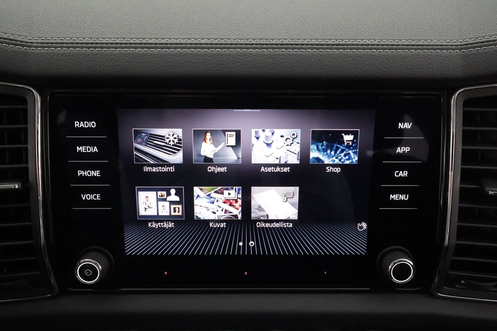 Skoda Kodiaq 2023 2.0 TDI 150 4x4 Style DSG * ACC / Webasto / Koukku / Matrix LED / 360° / Muistipenkit / Navi / Sähköluukku / Keyless * - 1.Om Suomi-auto / Kahdet renkaat aluvanteilla / Merkkihuollettu