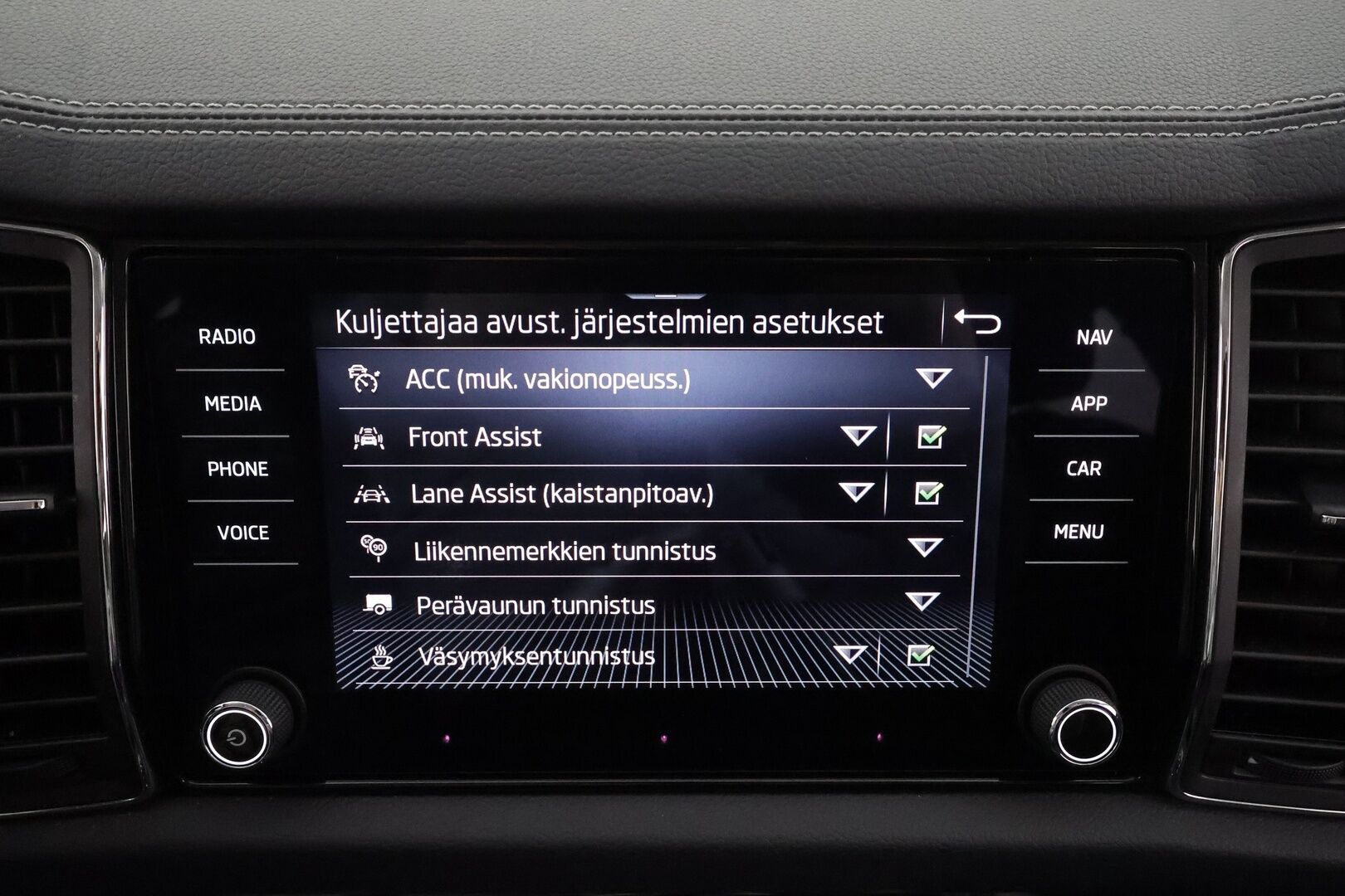 Skoda Kodiaq 2023 2.0 TDI 150 4x4 Style DSG * ACC / Webasto / Koukku / Matrix LED / 360° / Muistipenkit / Navi / Sähköluukku / Keyless * - 1.Om Suomi-auto / Kahdet renkaat aluvanteilla / Merkkihuollettu