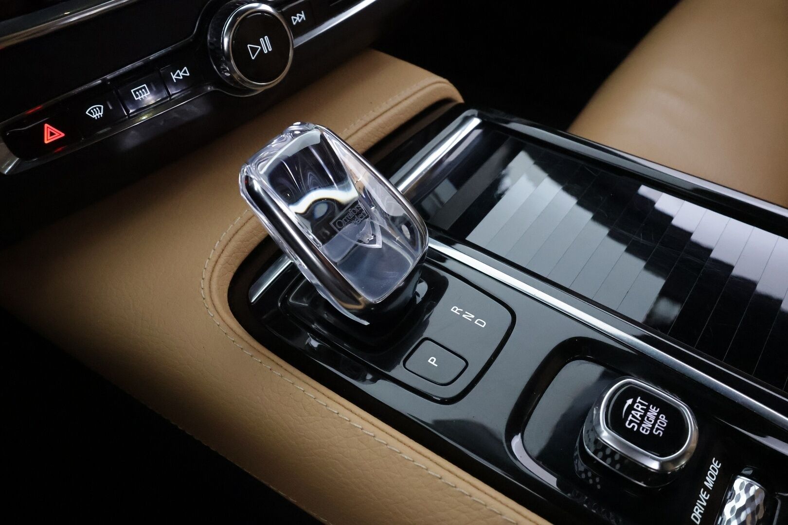 Volvo V90 2020 T8 TwE AWD Inscription aut *ACC / Pilot assist / Webasto / Koukku / Ruskeat Sporttinahat / Keyless / Muistipenkki* - Merkkihuollettu / Kahdet renkaat / Suomi-auto