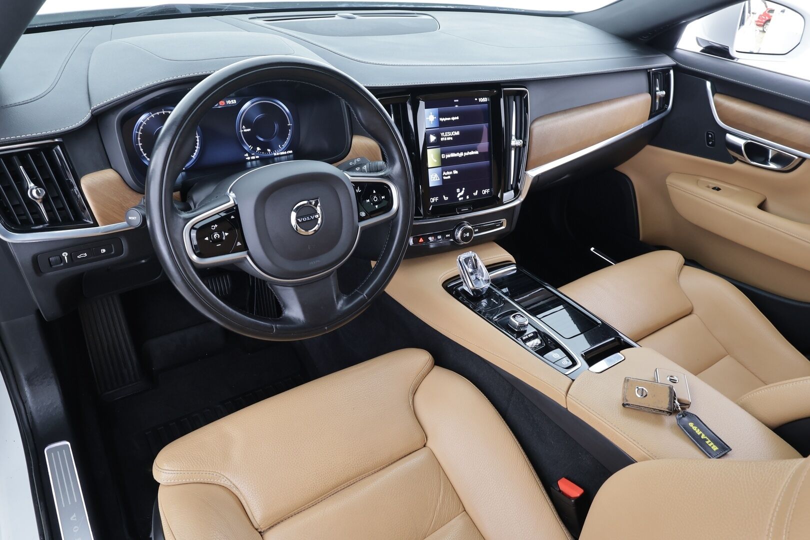 Volvo V90 2020 T8 TwE AWD Inscription aut *ACC / Pilot assist / Webasto / Koukku / Ruskeat Sporttinahat / Keyless / Muistipenkki* - Merkkihuollettu / Kahdet renkaat / Suomi-auto