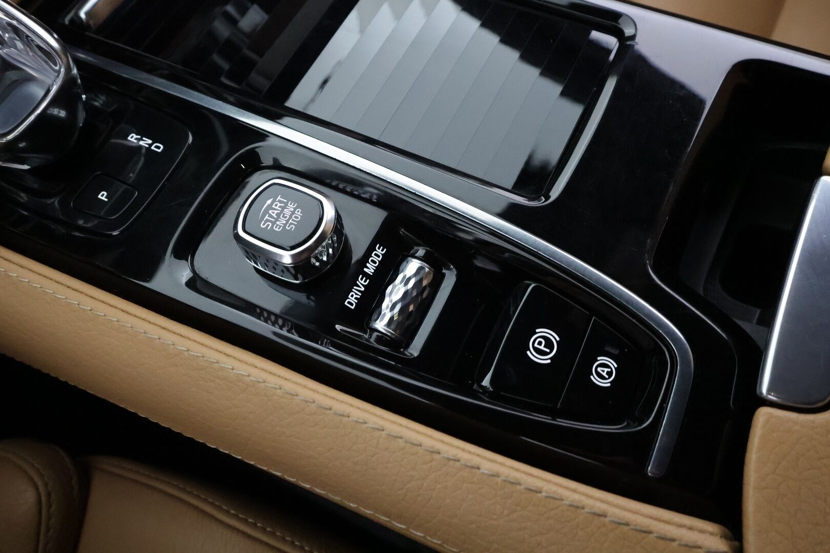 Volvo V90 2020 T8 TwE AWD Inscription aut * Pilot assist / Webasto / Koukku / Ruskeat Sporttinahat / Keyless / Muistipenkki * - Merkkihuollettu / Kahdet renkaat