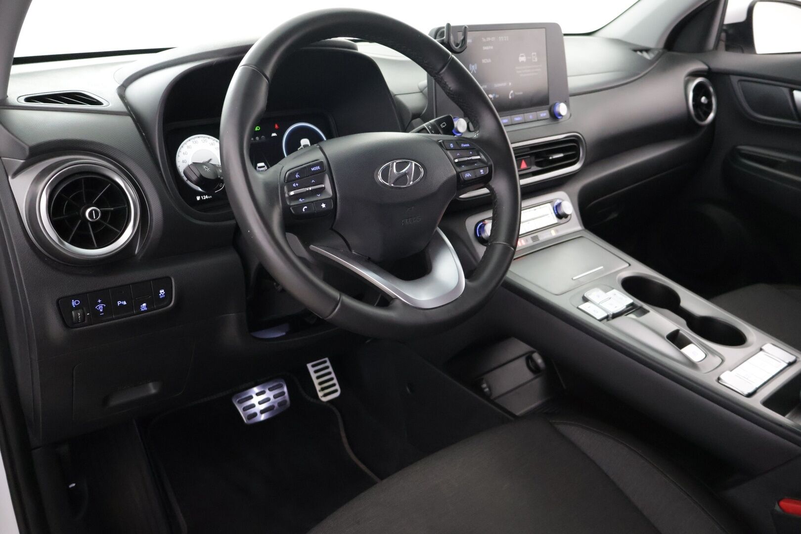 Hyundai KONA 2022 FL 64KWH Xline - ACC | Digimittaristo | CarPlay | Android Auto | Kamera | Tutkat | Langaton lataus | 2x renkaat | SOH 96,9 % | Kahdet renkaat ja vanteet | Juuri huollettu ja Katsastettu
