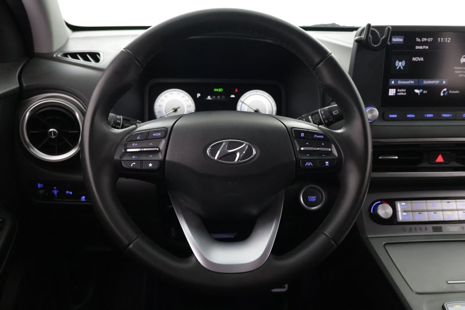 Hyundai KONA 2022 FL 64KWH Xline - ACC | Digimittaristo | CarPlay | Android Auto | Kamera | Tutkat | Langaton lataus | 2x renkaat | SOH 96,9 % | Kahdet renkaat ja vanteet | Juuri huollettu ja Katsastettu
