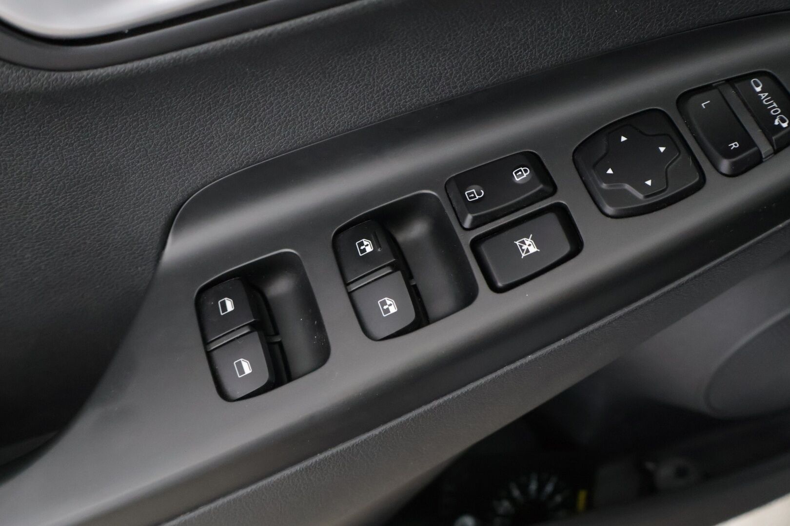 Hyundai KONA 2022 FL 64KWH Xline - ACC | Digimittaristo | CarPlay | Android Auto | Kamera | Tutkat | Langaton lataus | 2x renkaat | SOH 96,9 % | Kahdet renkaat ja vanteet | Juuri huollettu ja Katsastettu