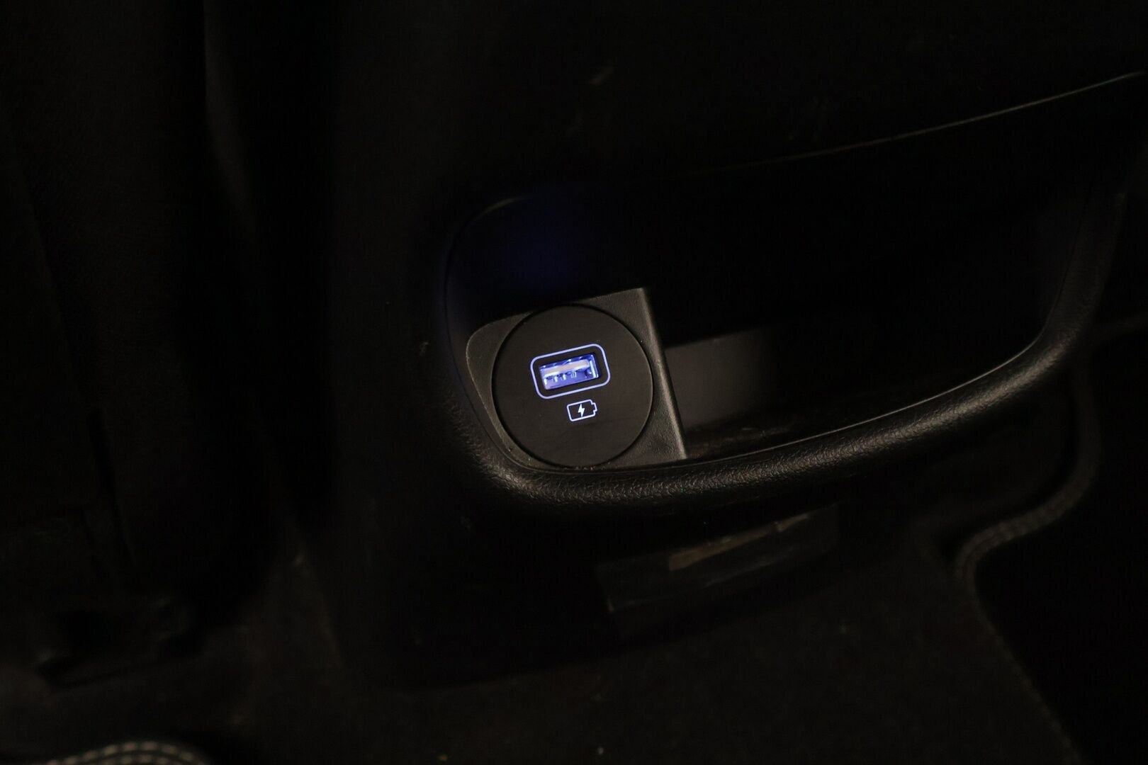 Hyundai KONA 2022 FL 64KWH Xline - ACC | Digimittaristo | CarPlay | Android Auto | Kamera | Tutkat | Langaton lataus | 2x renkaat | SOH 96,9 % | Kahdet renkaat ja vanteet | Juuri huollettu ja Katsastettu