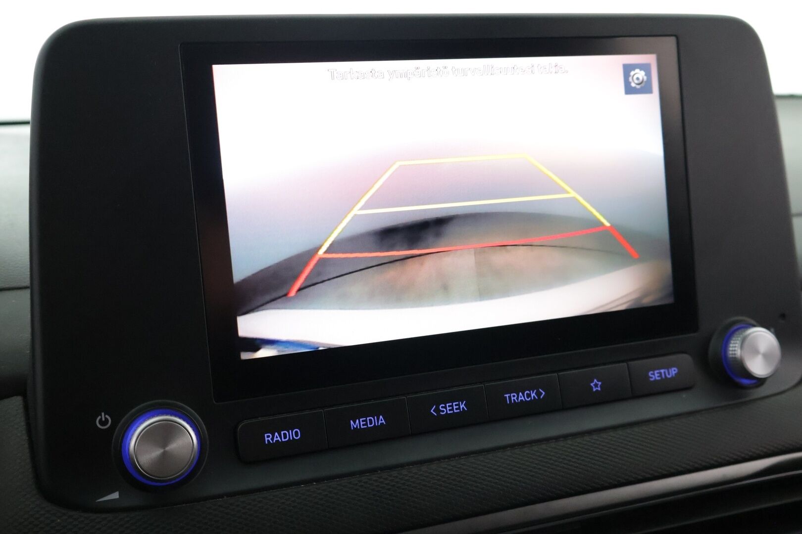 Hyundai KONA 2022 FL 64KWH Xline - ACC | Digimittaristo | CarPlay | Android Auto | Kamera | Tutkat | Langaton lataus | 2x renkaat | SOH 96,9 % | Kahdet renkaat ja vanteet | Juuri huollettu ja Katsastettu