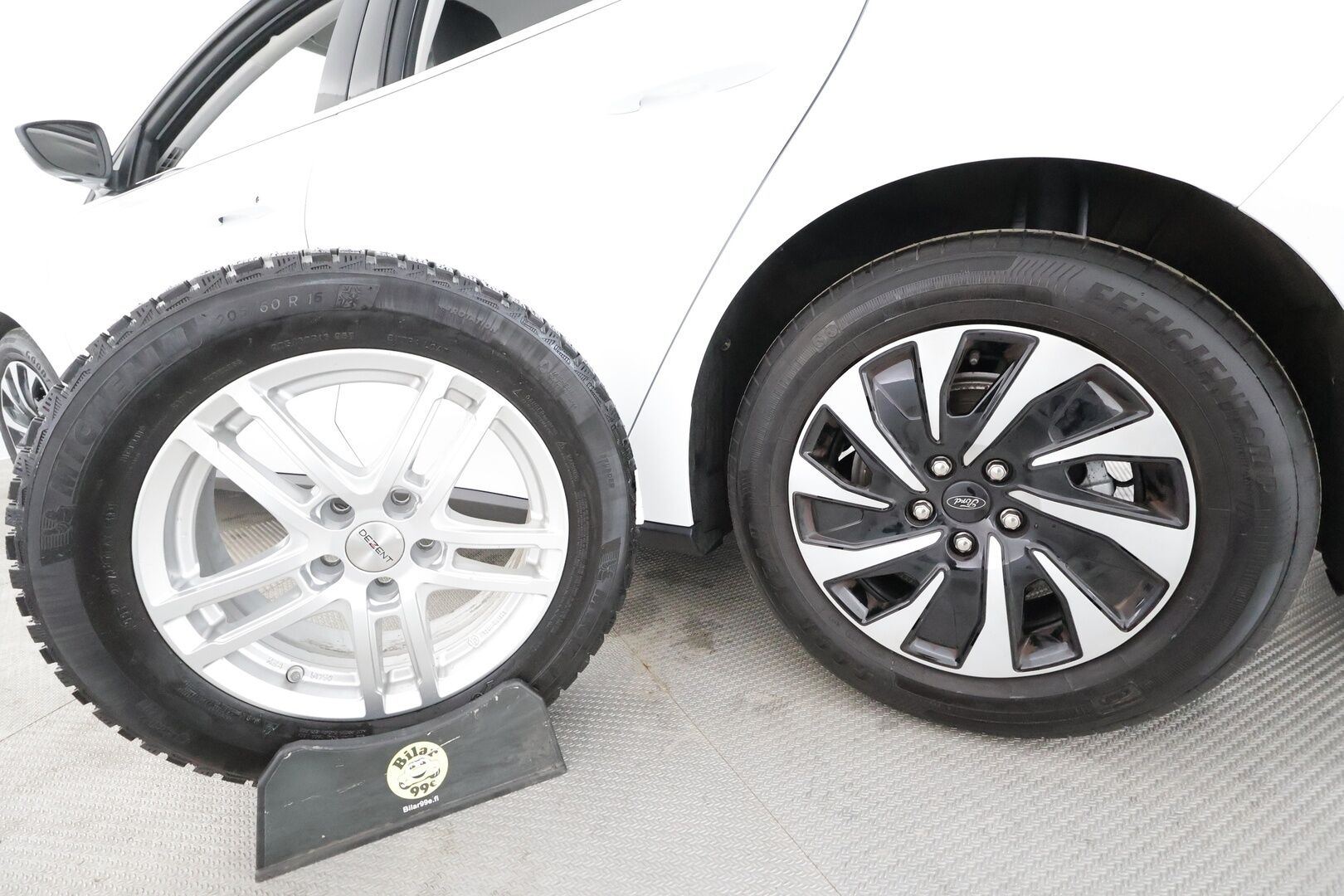 Ford Focus 2023 1.0 EcoBoost Hybrid Powershift 125hv (kevythybridi) A7 Titanium 5-ovinen * ACC / Lohko / Koukku / P.kamera / Keyless * - 1.Om Suomi-auto / Merkkihuollettu / Kahdet Renkaat - HULLUT AVAJAISHULINAT KORKOTARJOUS 3,29 %