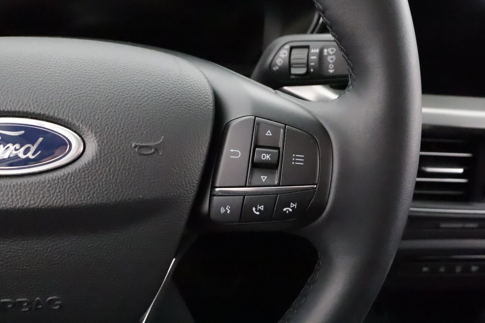 Ford Focus 2023 1.0 EcoBoost Hybrid Powershift 125hv (kevythybridi) A7 Titanium 5-ovinen * ACC / Lohko / Koukku / P.kamera / Keyless * - 1.Om Suomi-auto / Merkkihuollettu / Kahdet Renkaat - HULLUT AVAJAISHULINAT KORKOTARJOUS 3,29 %