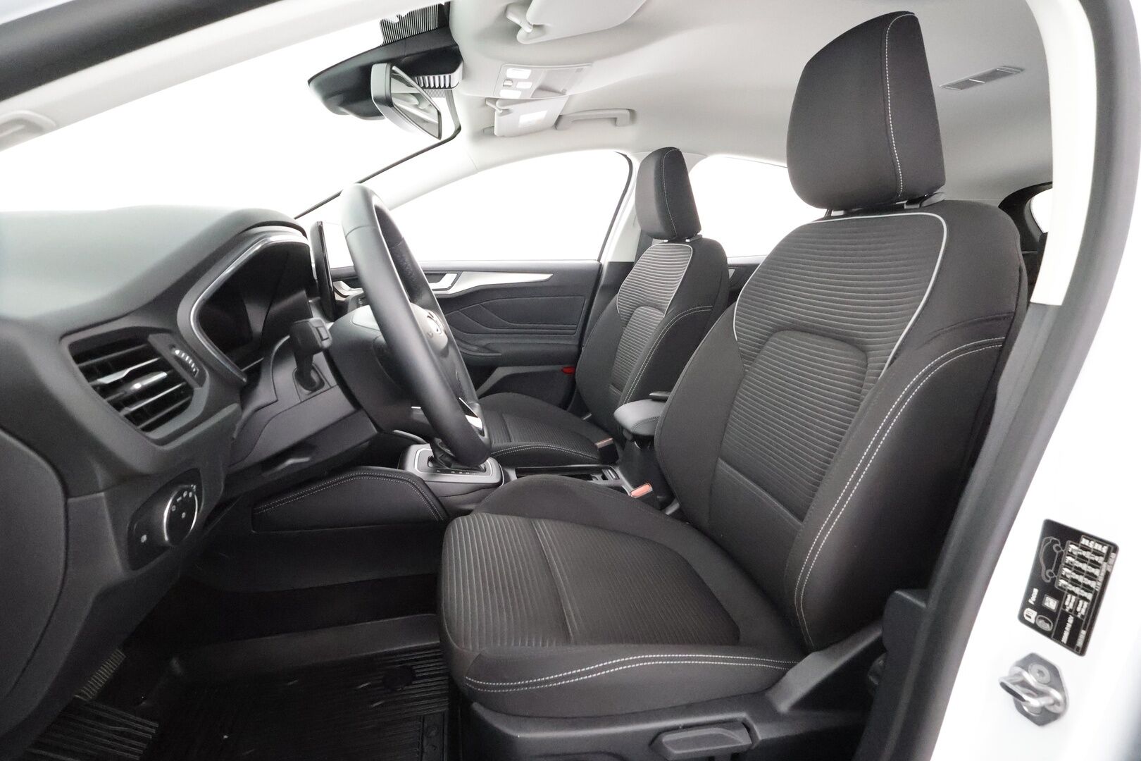 Ford Focus 2023 1.0 EcoBoost Hybrid Powershift 125hv (kevythybridi) A7 Titanium 5-ovinen * ACC / Lohko / Koukku / P.kamera / Keyless * - 1.Om Suomi-auto / Merkkihuollettu / Kahdet Renkaat - HULLUT AVAJAISHULINAT KORKOTARJOUS 3,29 %