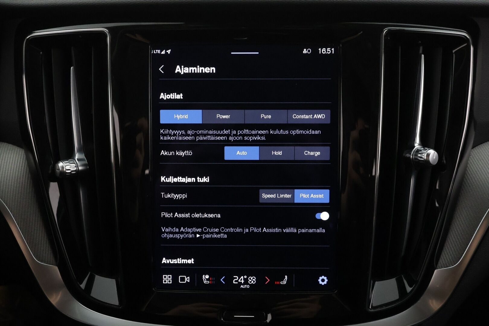 Volvo V60 2023 T6 AWD Long Range Plus Dark aut * ACC / Pilot Assist / Koukku / P.kamera / Muistipenkit / High performance äänentoisto * - 1.Om Suomi-auto / Akku kuntotarkastettu SoH 97,1% / Merkkihuollettu / Kahdet renkaat / Koti & Kauppalaturi 