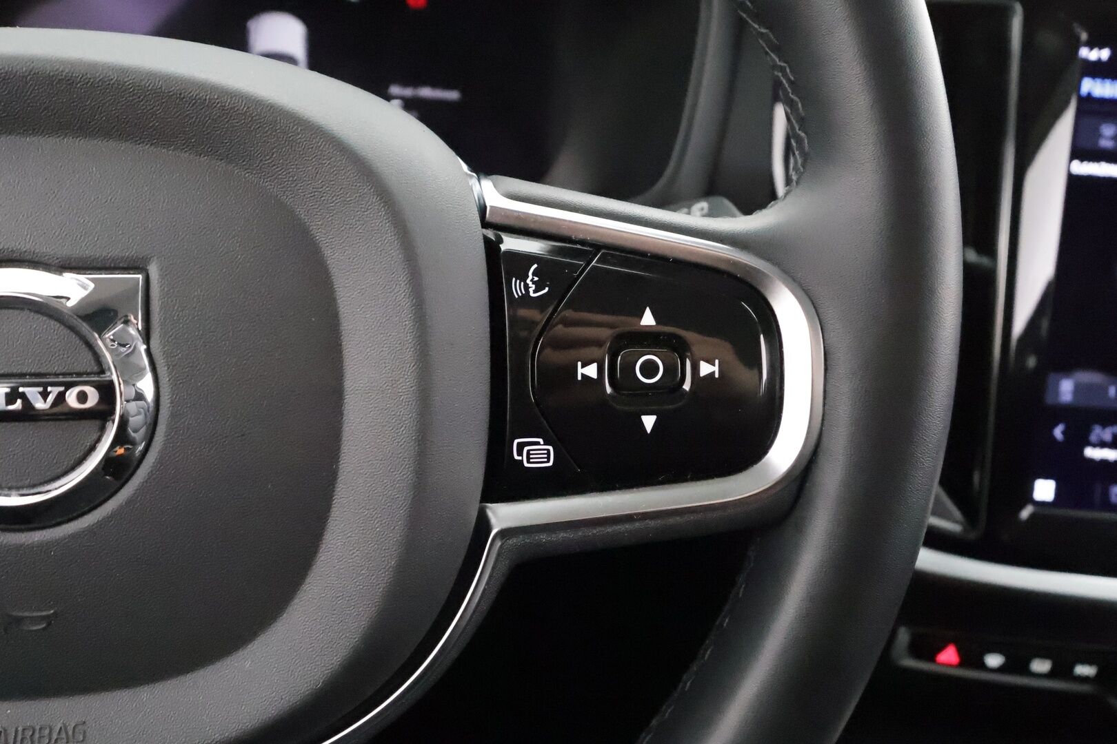 Volvo V60 2023 T6 AWD Long Range Plus Dark aut * ACC / Pilot Assist / Koukku / P.kamera / Muistipenkit / High performance äänentoisto * - 1.Om Suomi-auto / Akku kuntotarkastettu SoH 97,1% / Merkkihuollettu / Kahdet renkaat / Koti & Kauppalaturi 