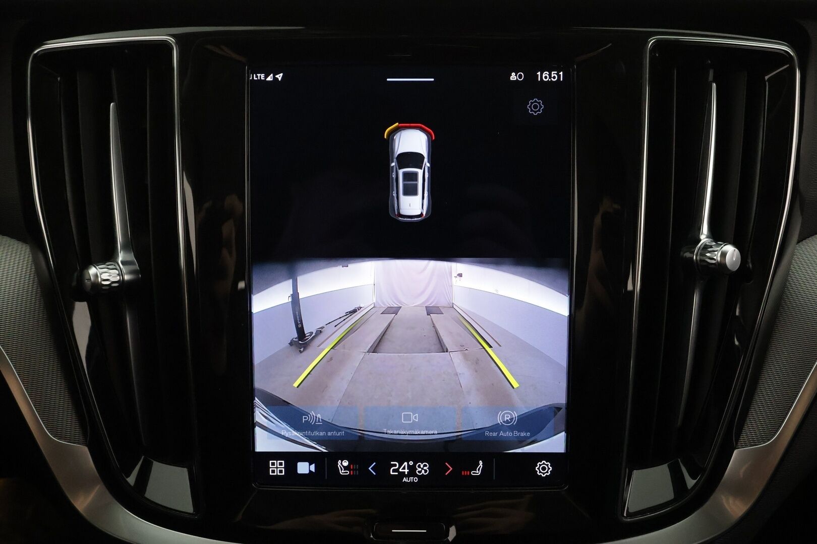 Volvo V60 2023 T6 AWD Long Range Plus Dark aut * ACC / Pilot Assist / Koukku / P.kamera / Muistipenkit / High performance äänentoisto * - 1.Om Suomi-auto / Akku kuntotarkastettu SoH 97,1% / Merkkihuollettu / Kahdet renkaat / Koti & Kauppalaturi 